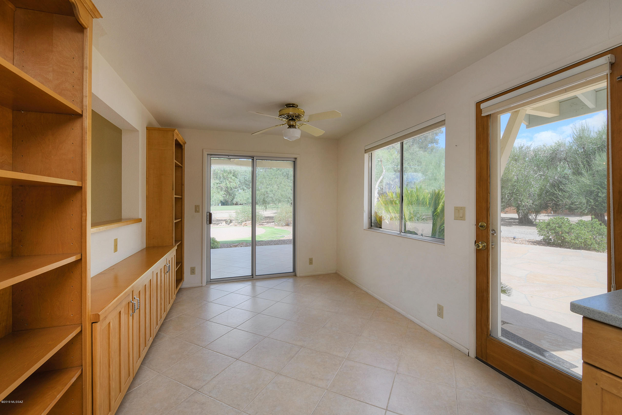 520 W Valle Del Oro Road