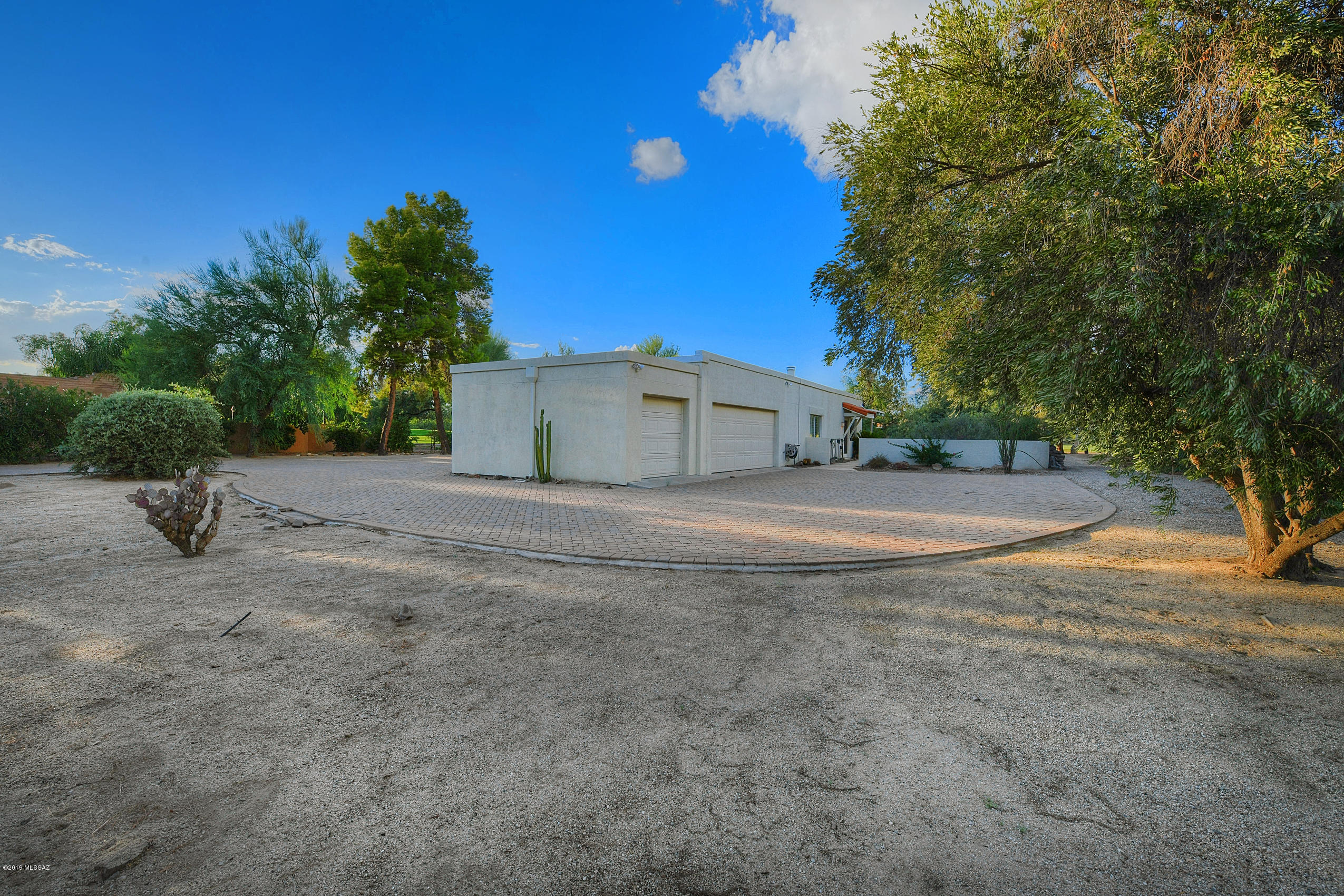 520 W Valle Del Oro Road