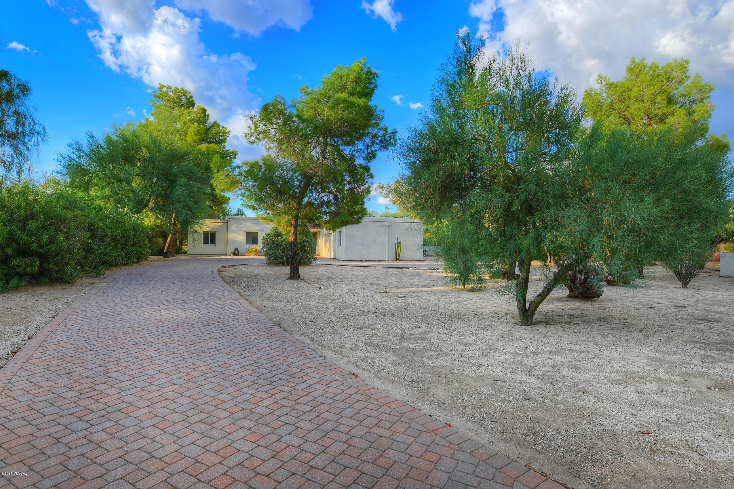 520 W Valle Del Oro Road