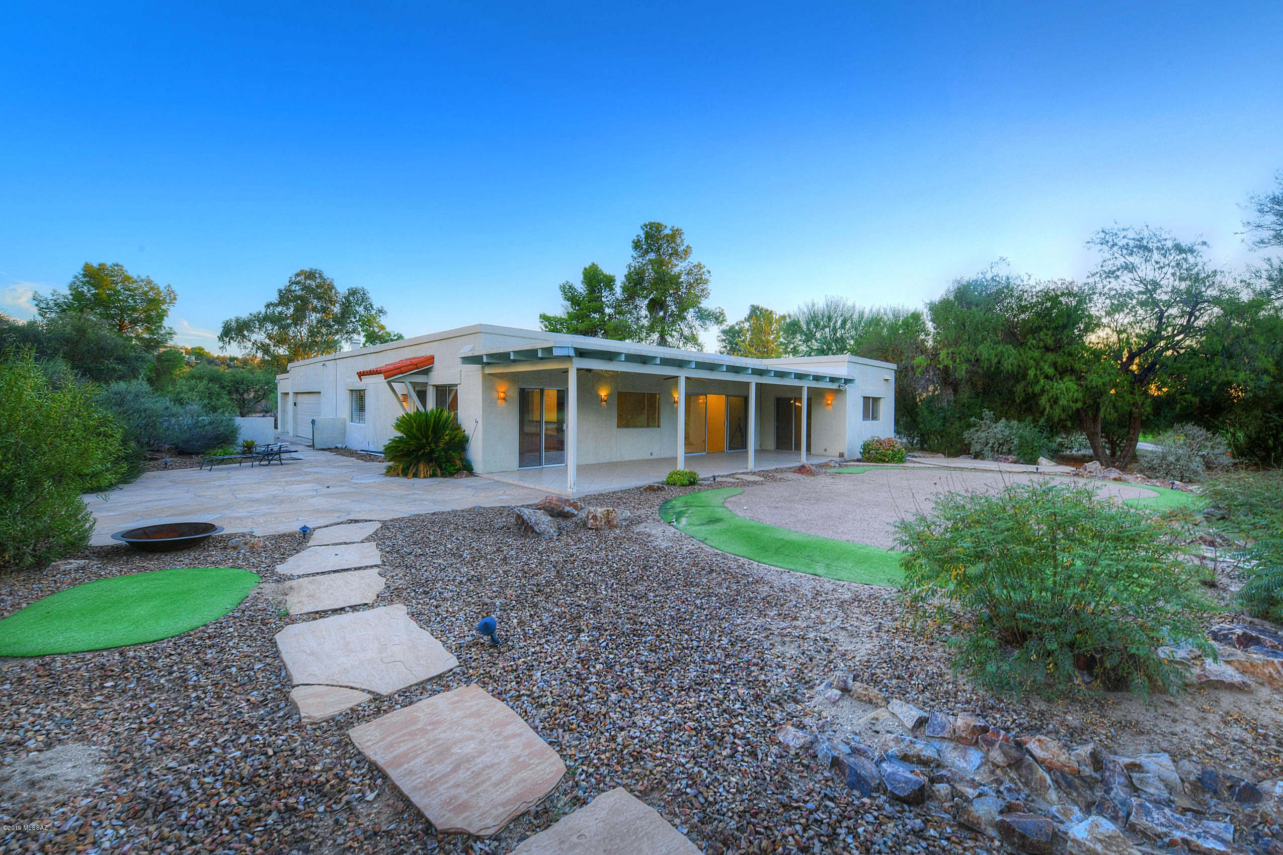 520 W Valle Del Oro Road