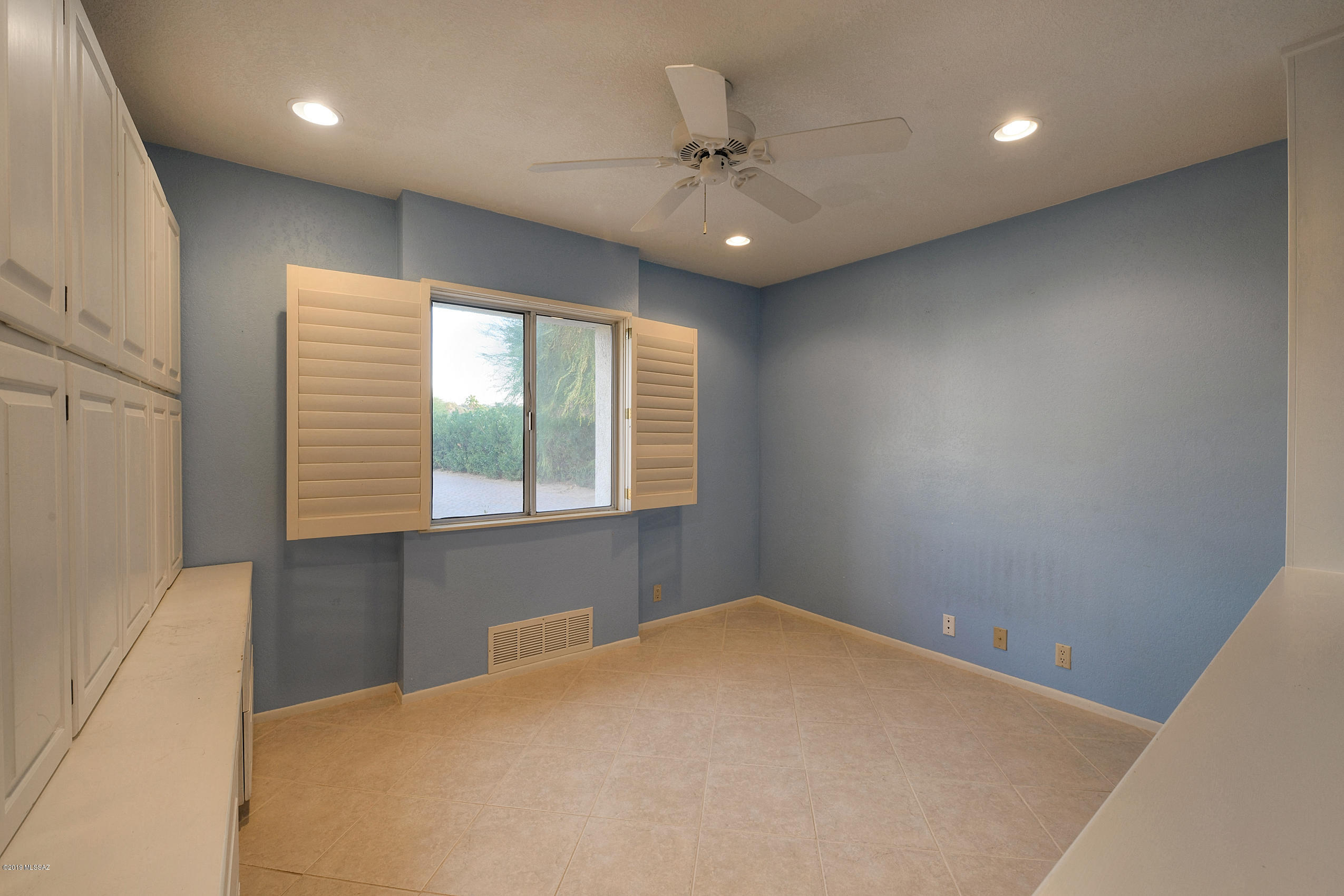 520 W Valle Del Oro Road