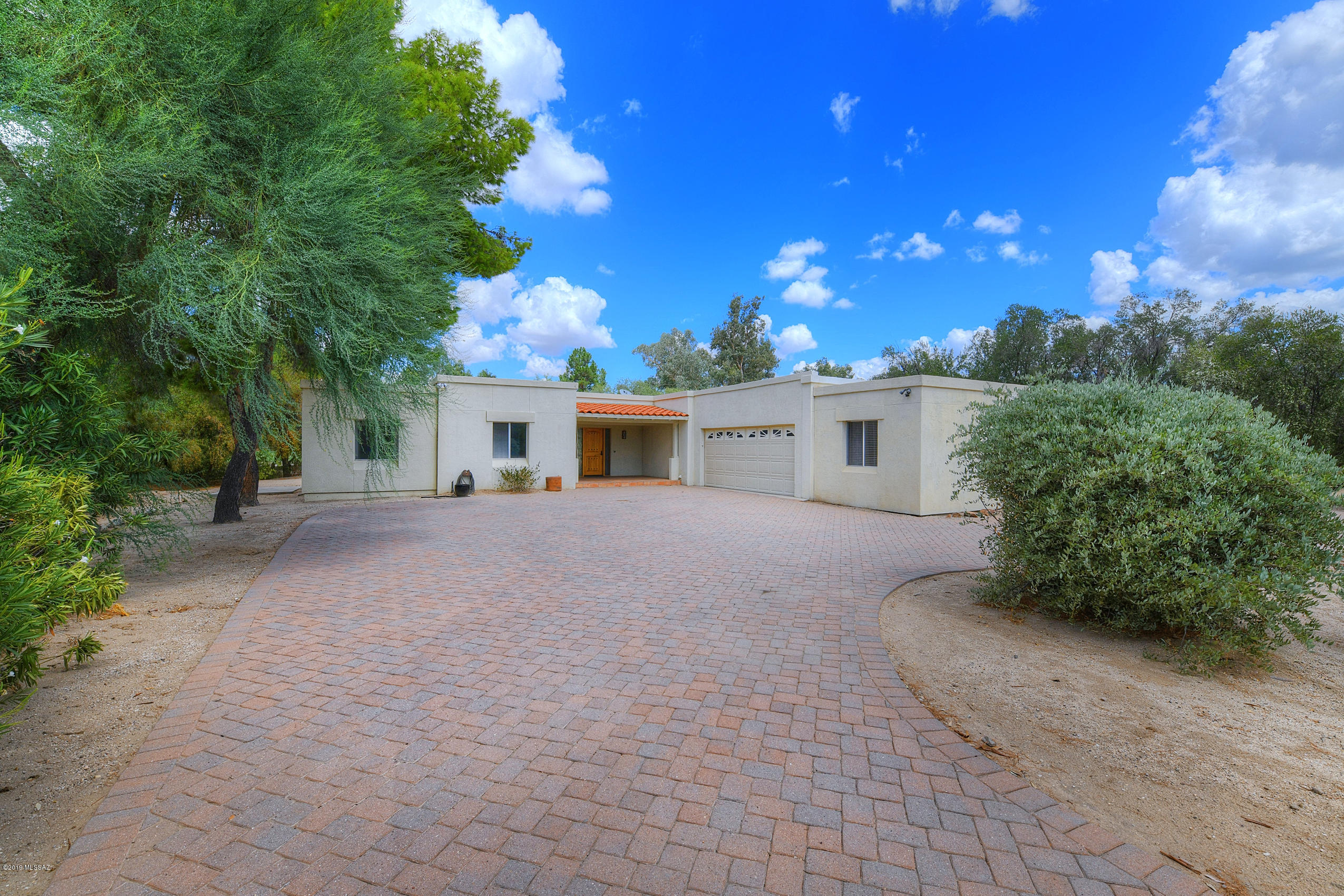 520 W Valle Del Oro Road