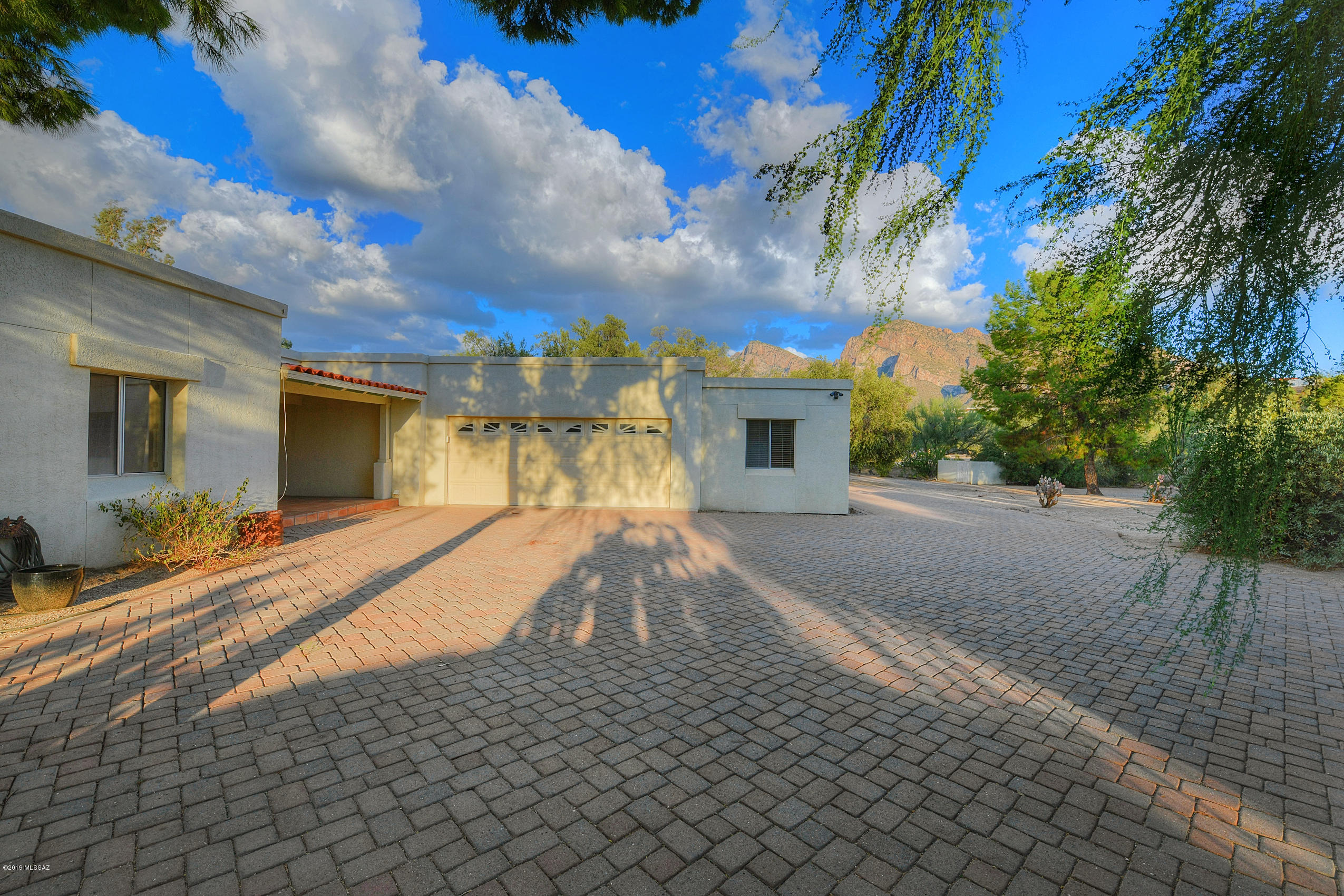 520 W Valle Del Oro Road