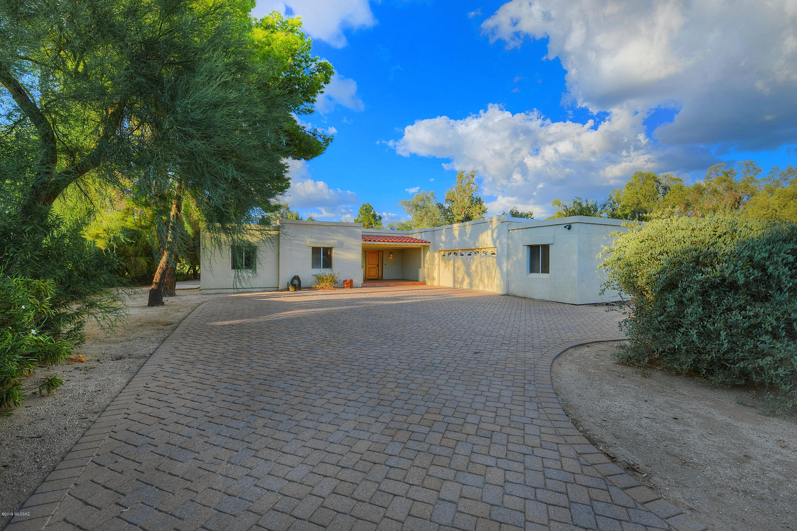 520 W Valle Del Oro Road