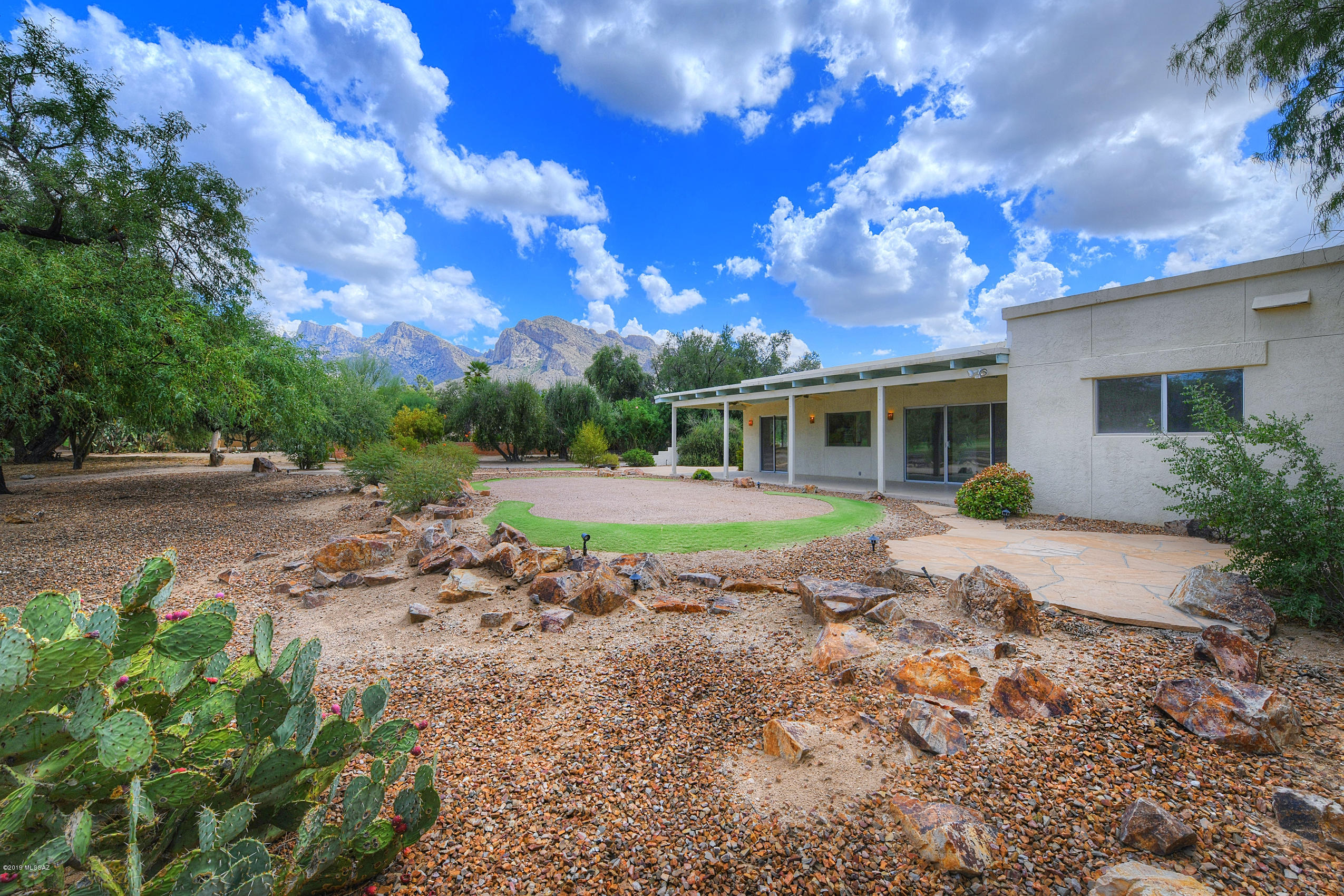 520 W Valle Del Oro Road