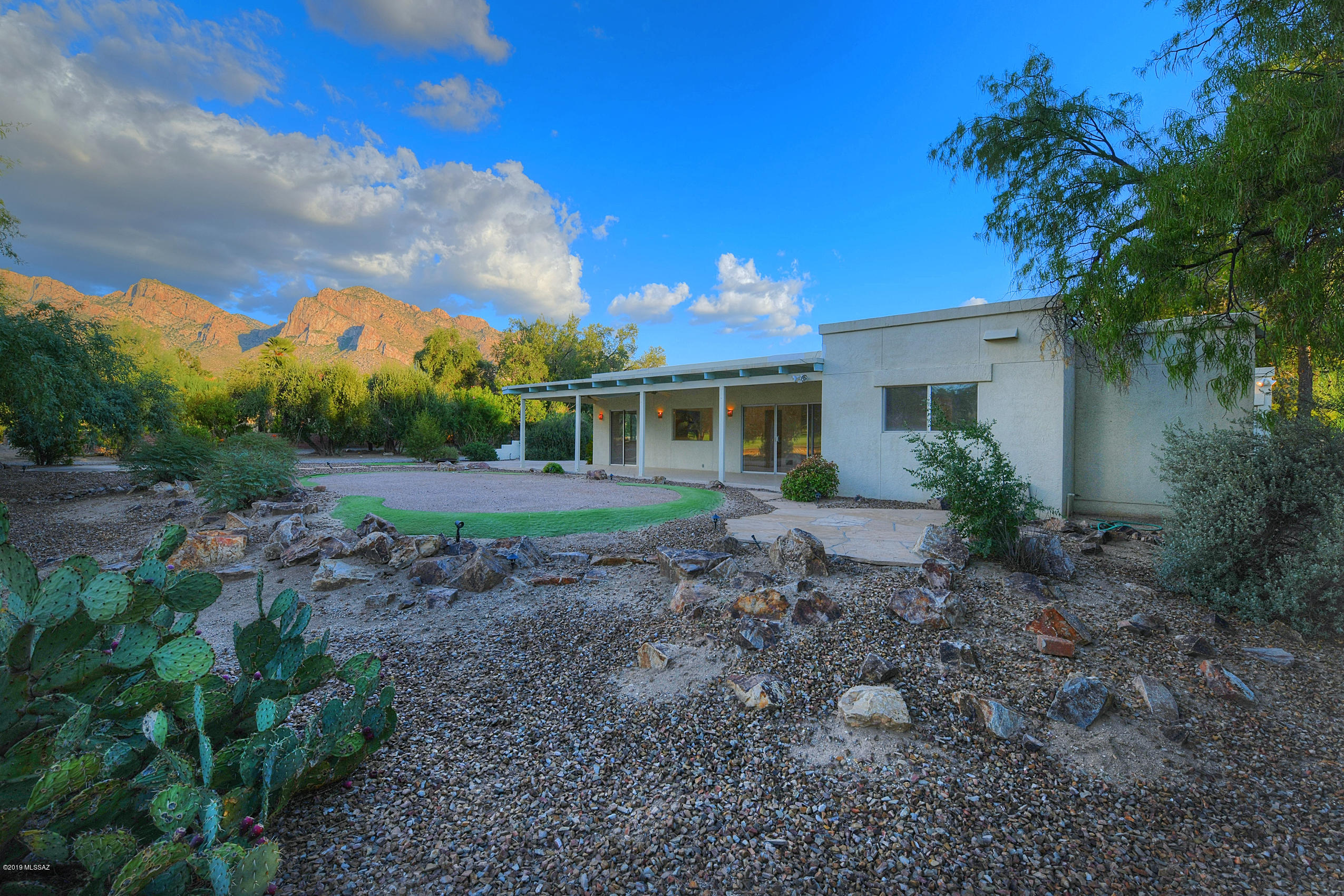 520 W Valle Del Oro Road