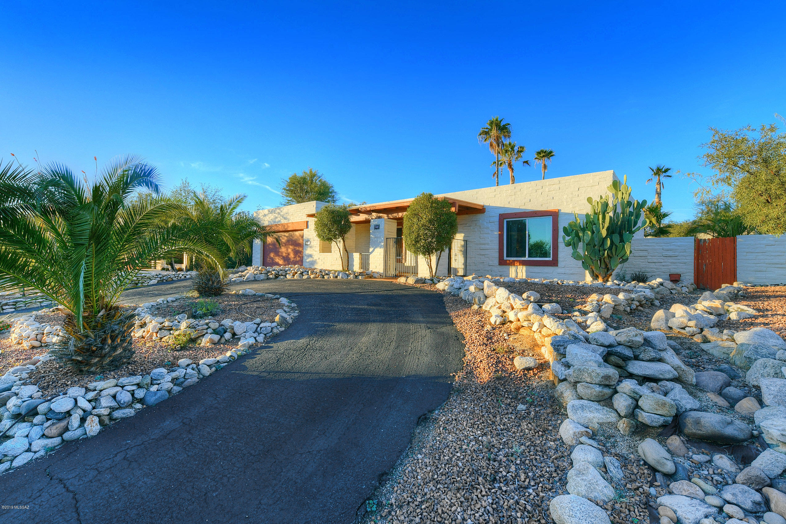 7921 E Presidio Road