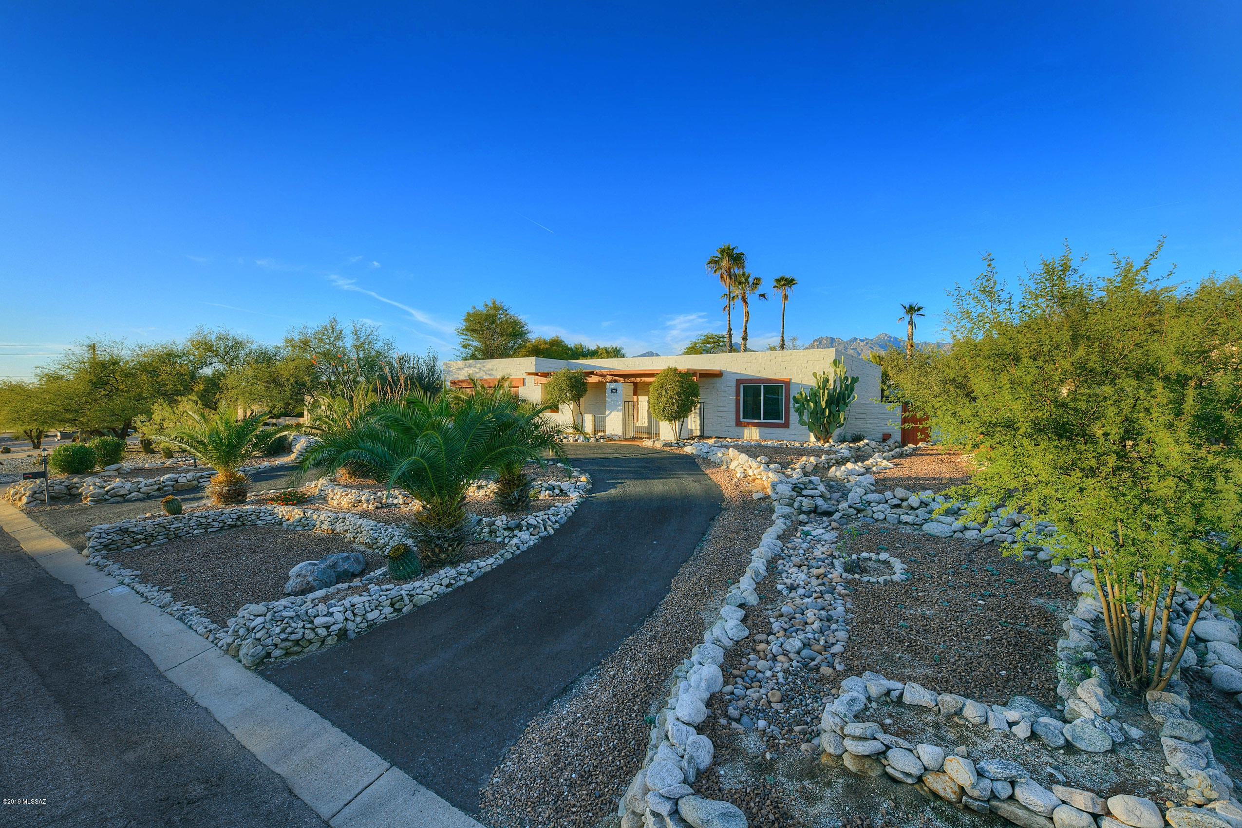 7921 E Presidio Road