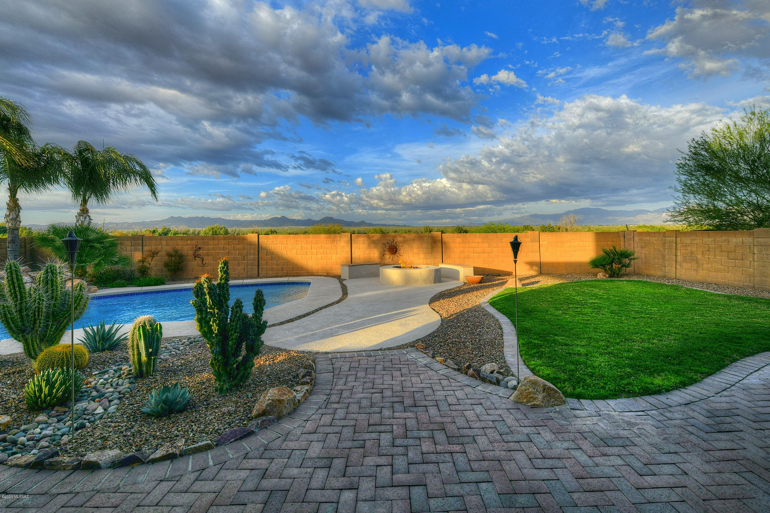 10054 N Blue Crossing Way
