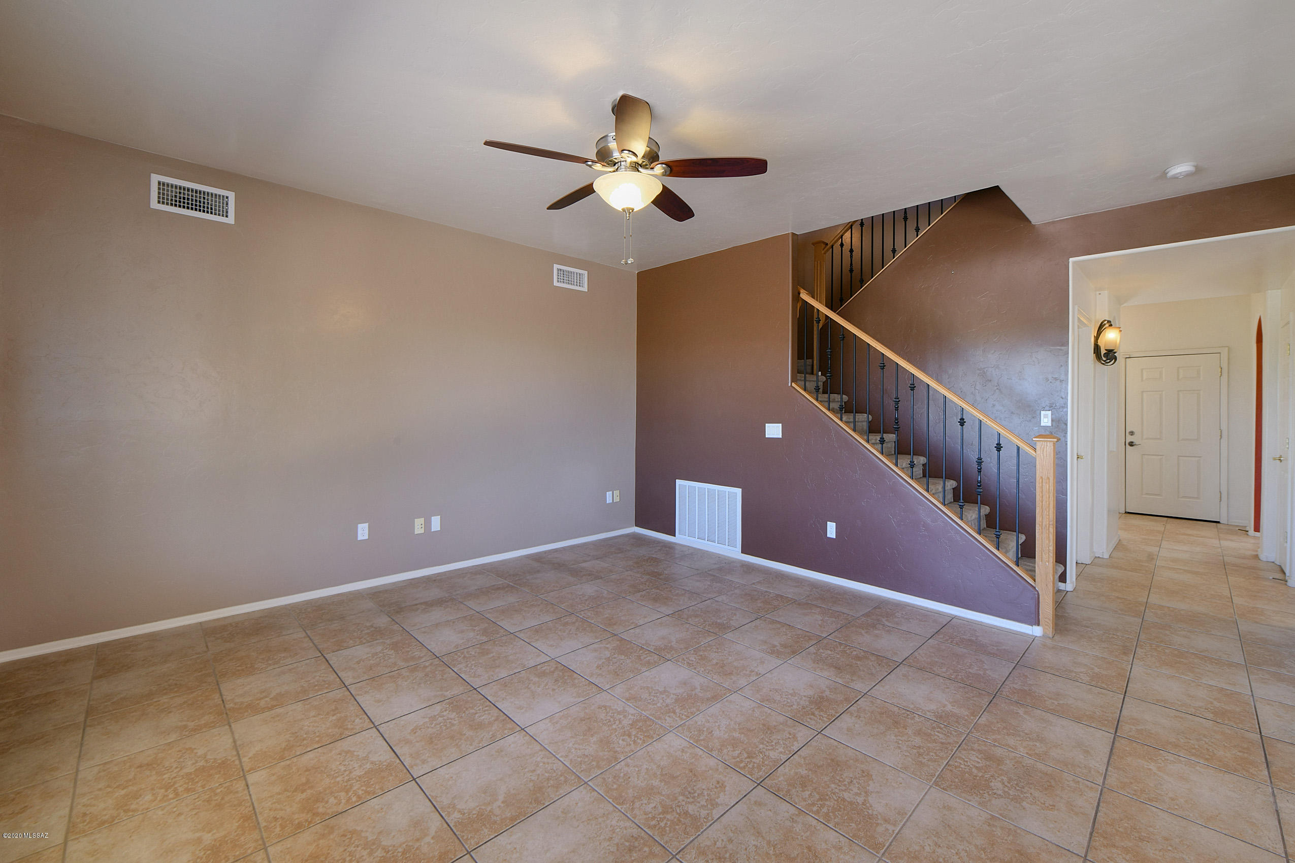 8262 S Camino Serpe