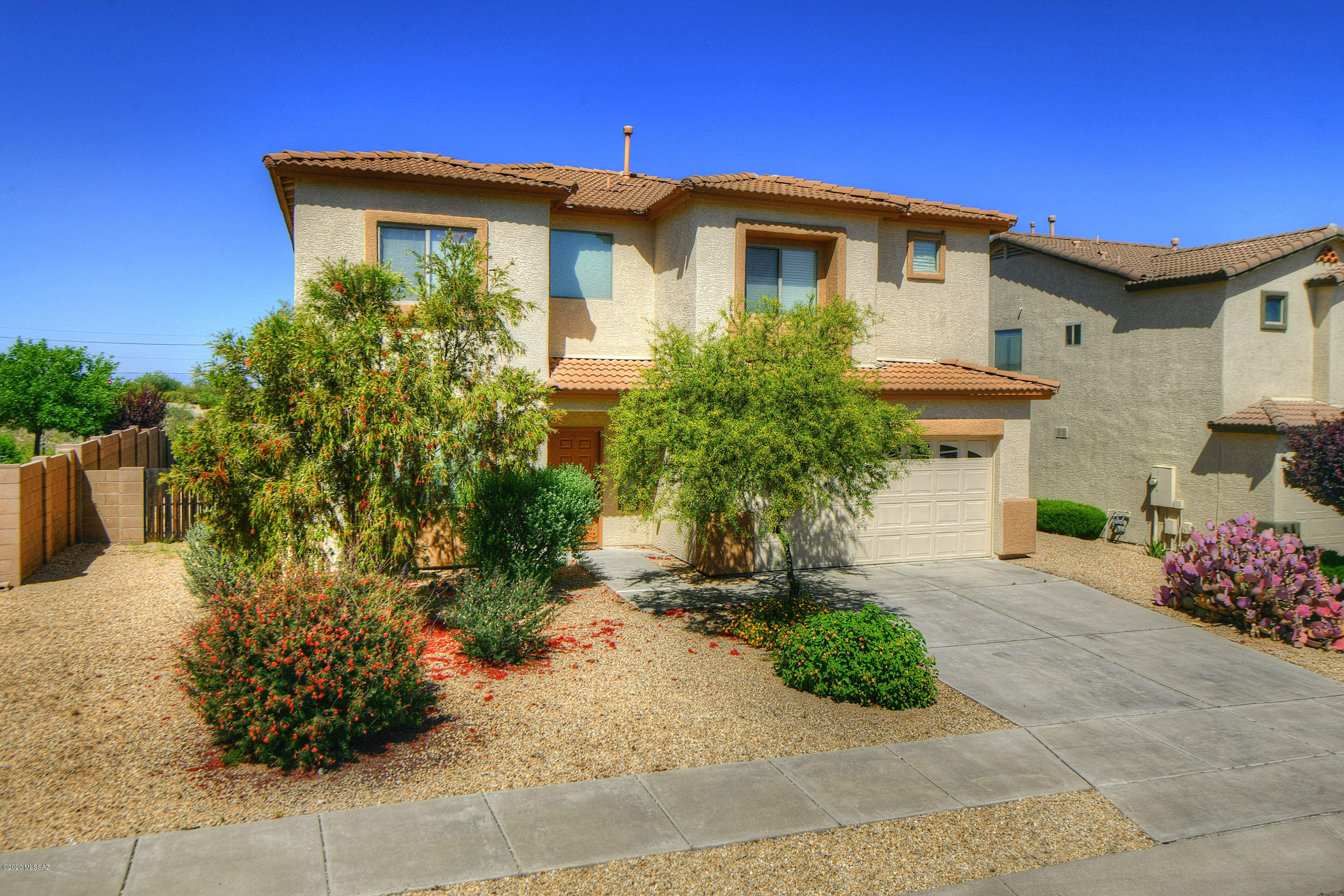 8262 S Camino Serpe