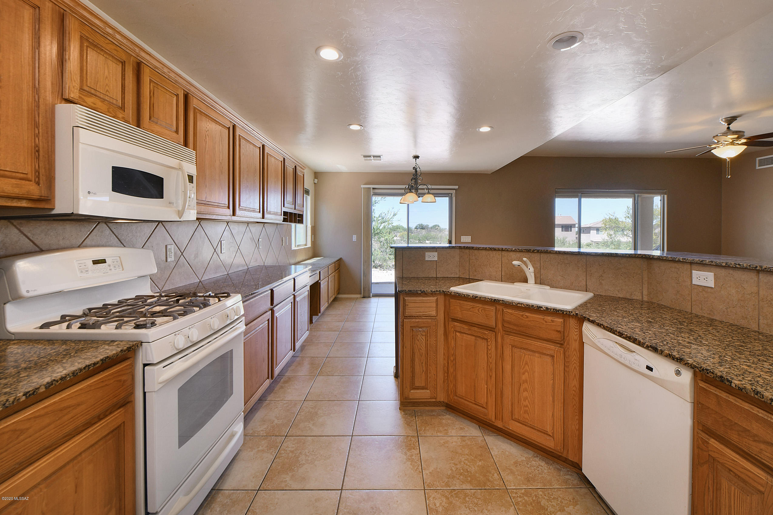 8262 S Camino Serpe
