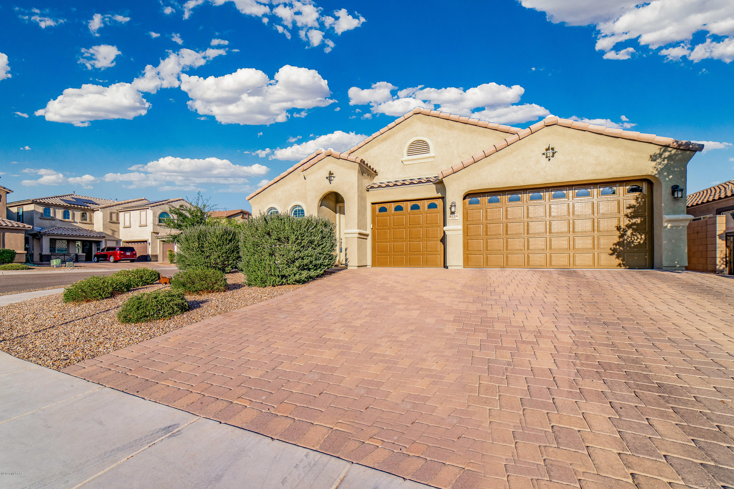 8534 N Gaetano Loop