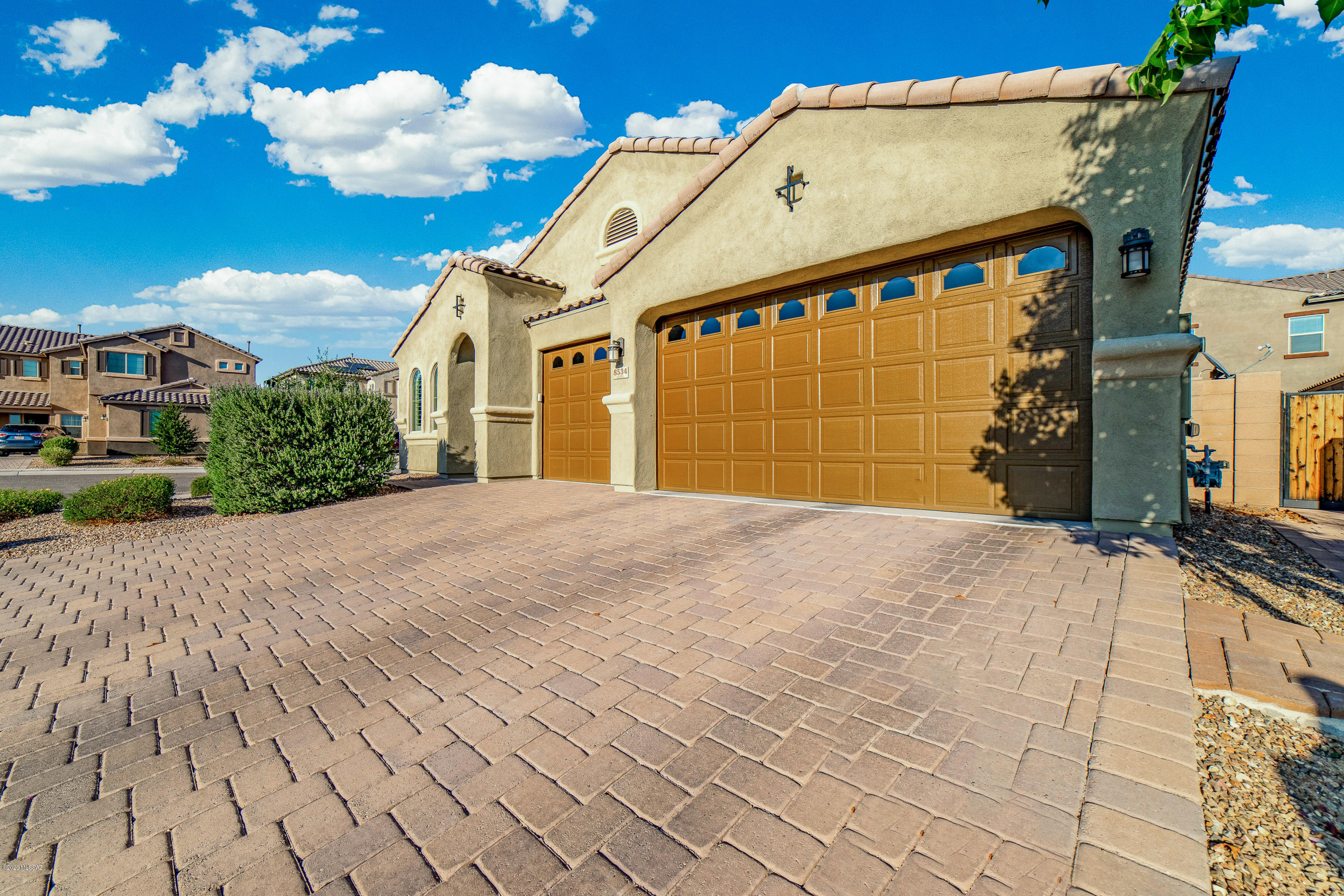 8534 N Gaetano Loop