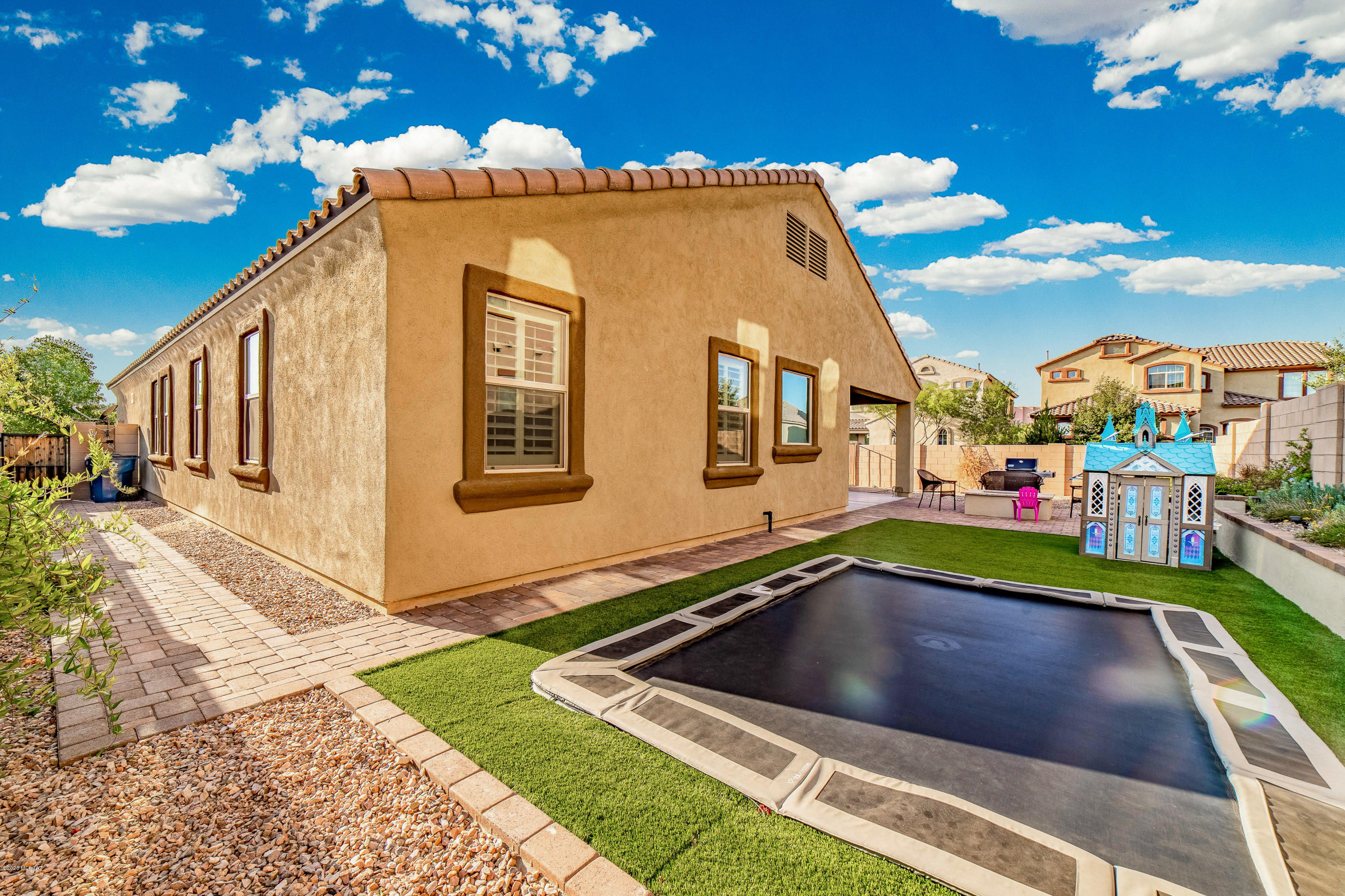 8534 N Gaetano Loop