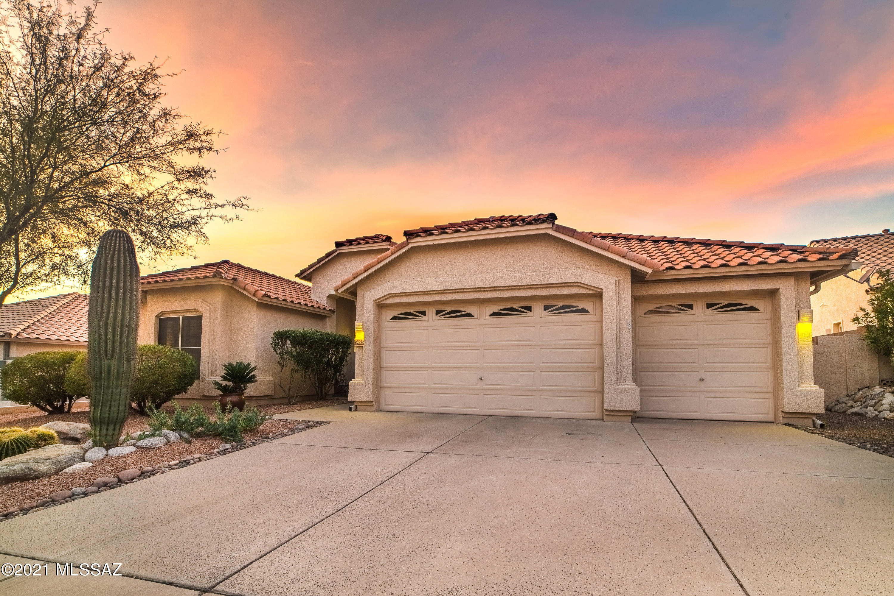 5425 N Ventana Vista Road