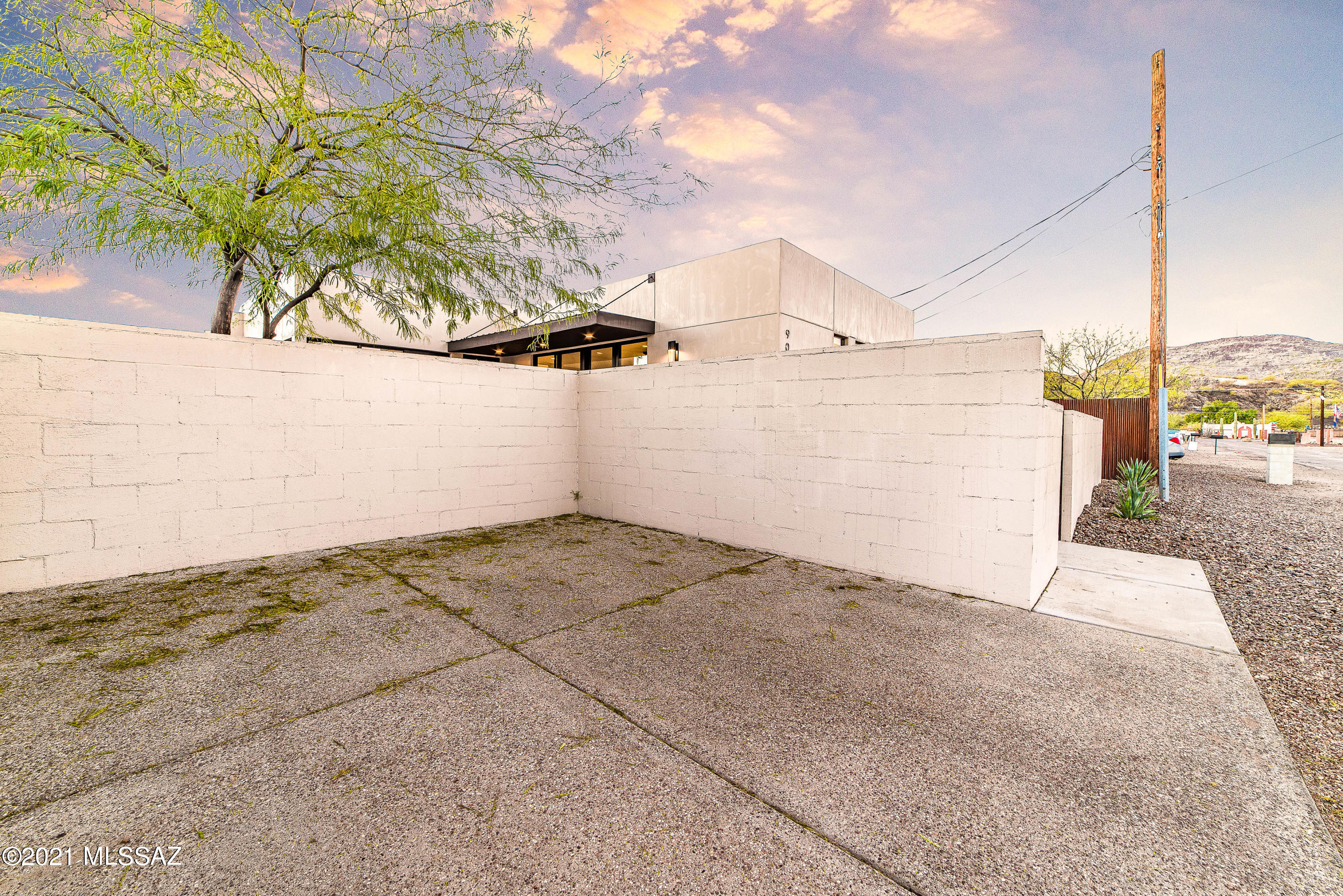 903 W Nearmont Drive