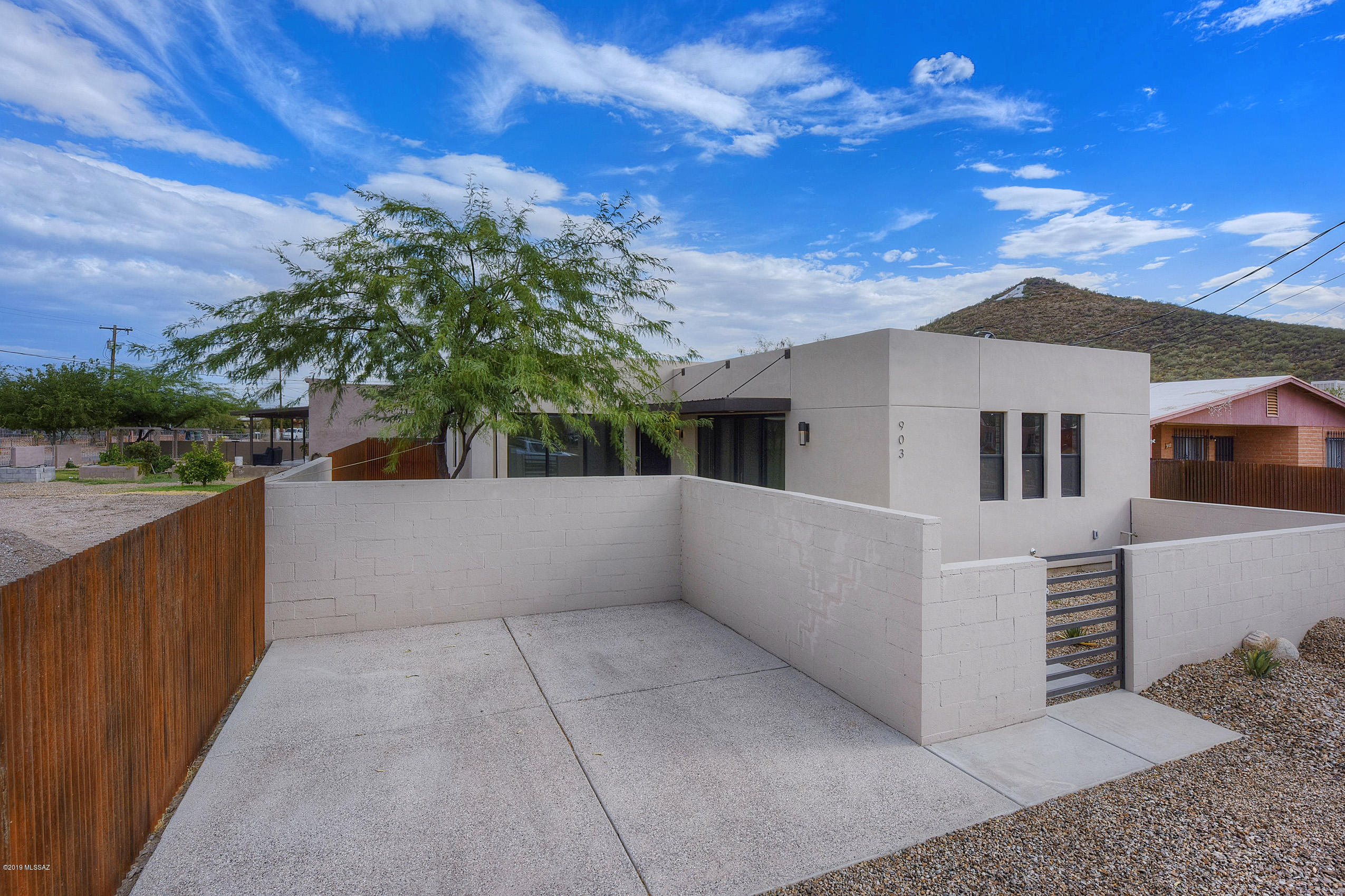 903 W Nearmont Drive