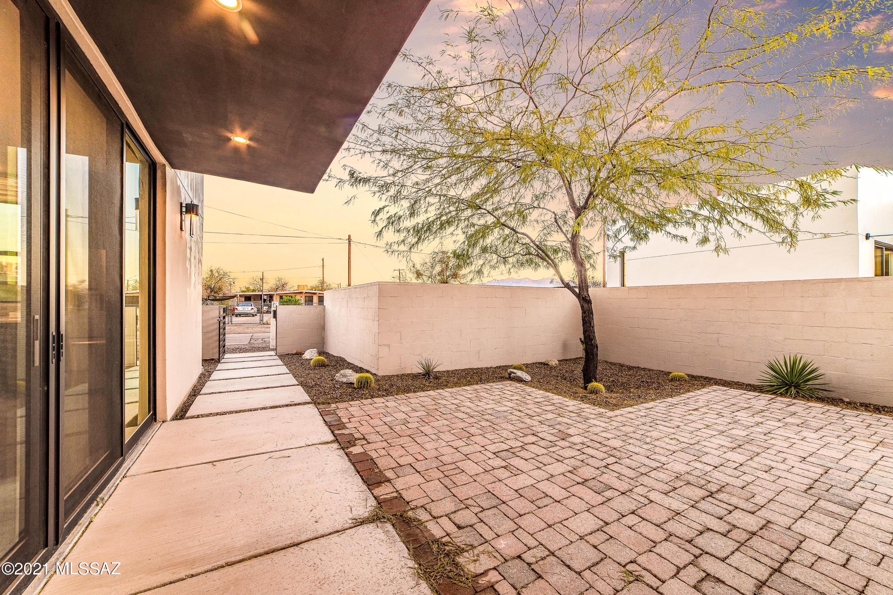 903 W Nearmont Drive