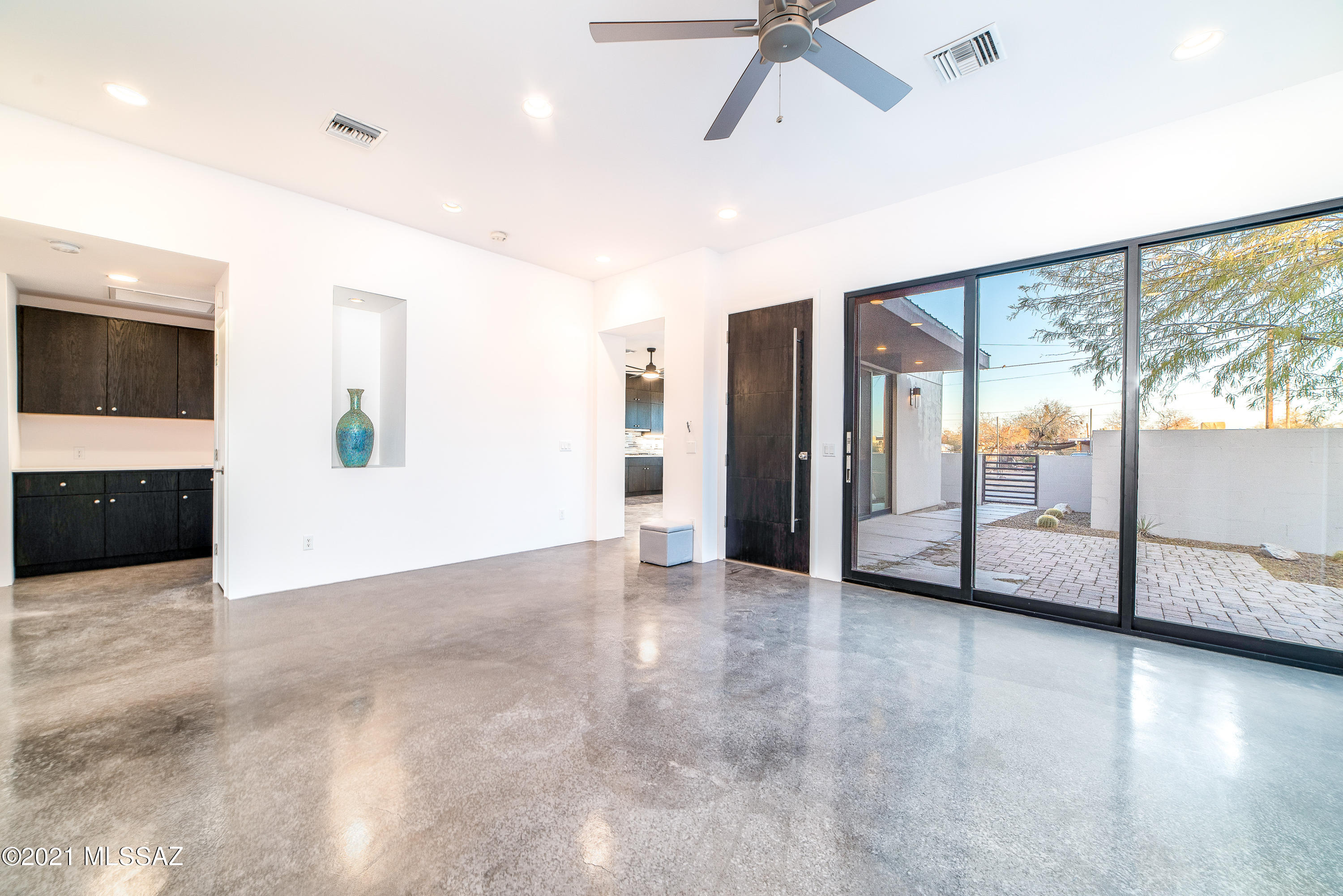 903 W Nearmont Drive