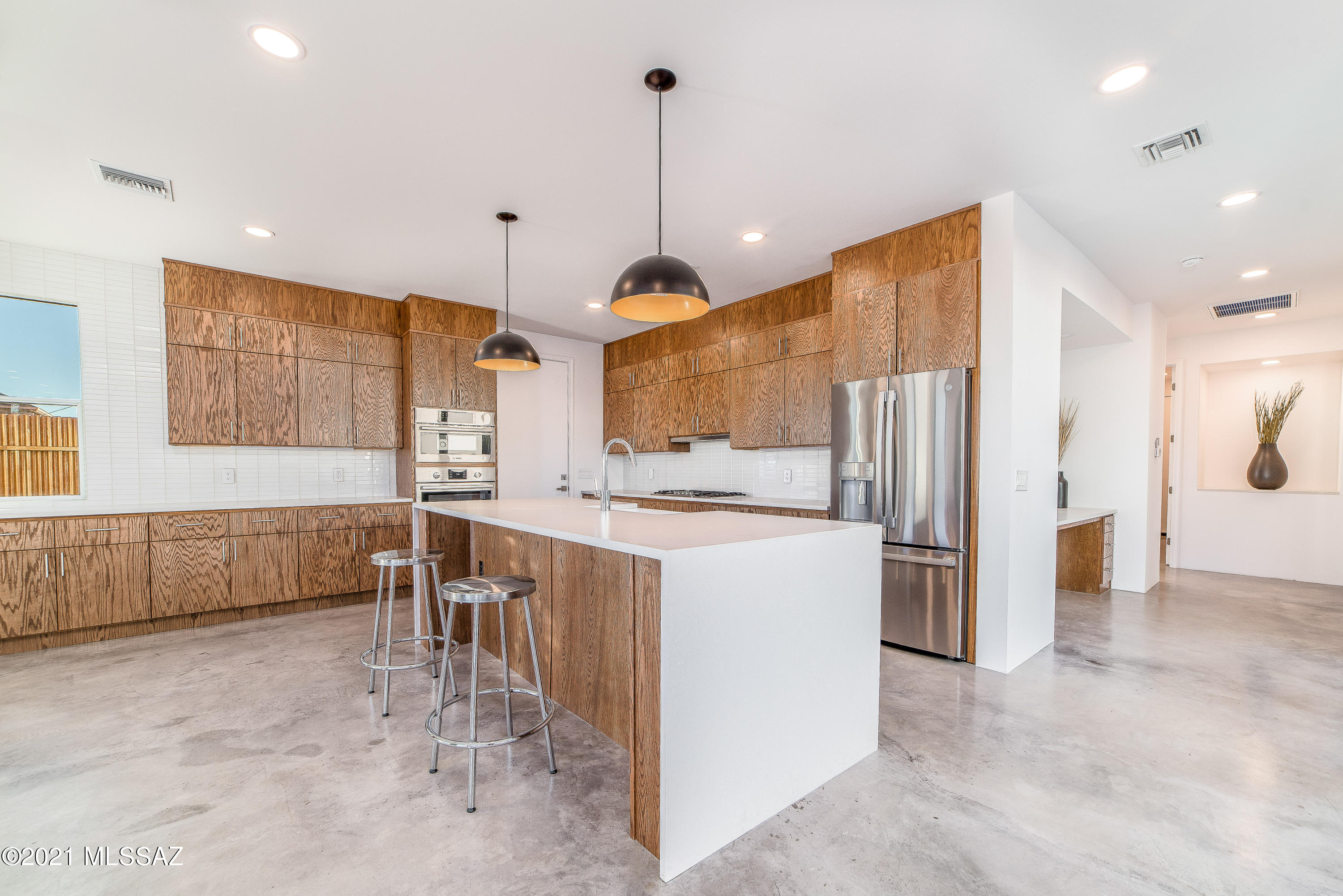 901 W Nearmont Drive