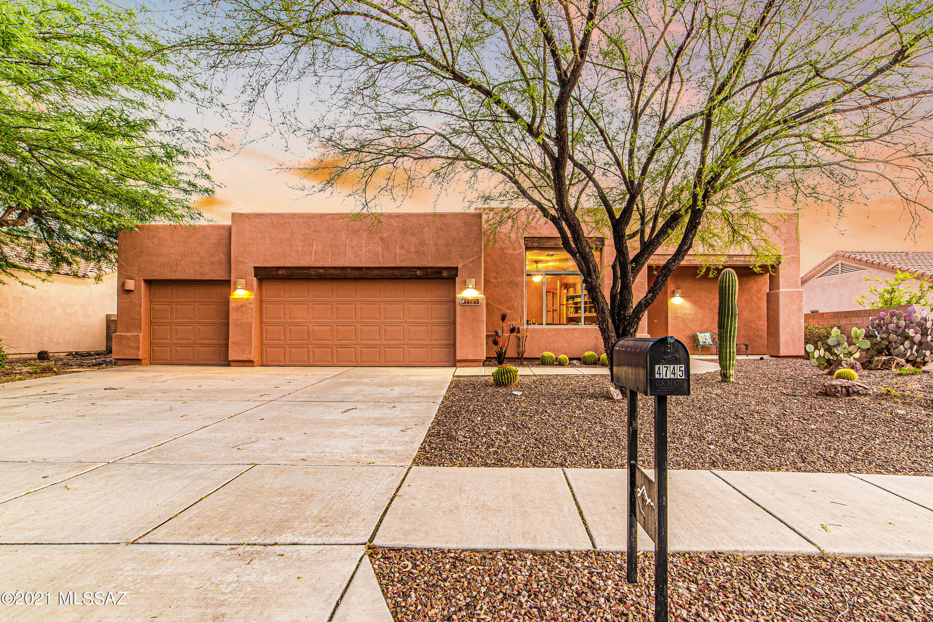 4745 W Cactus Bluff Drive