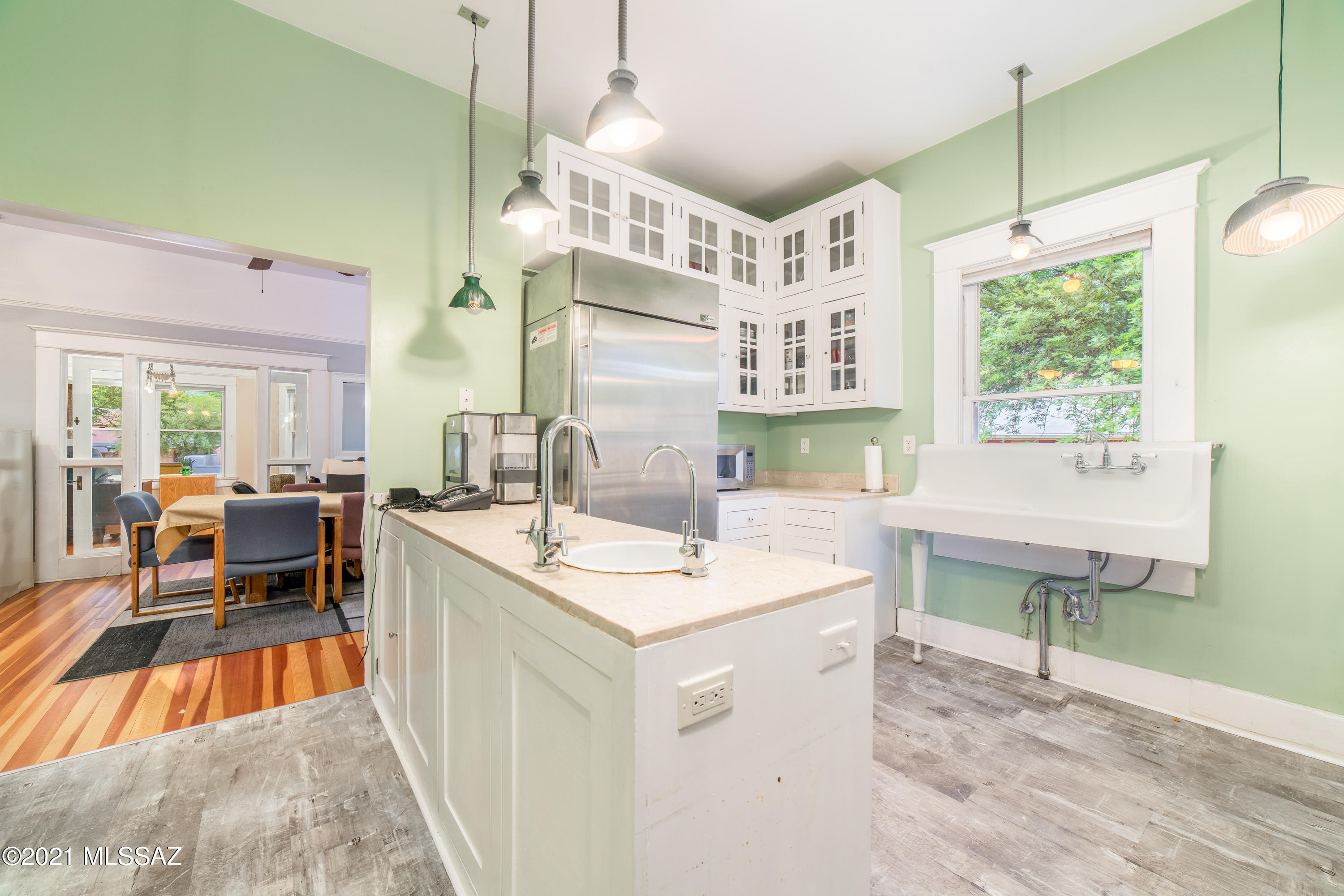 136 W Simpson Street