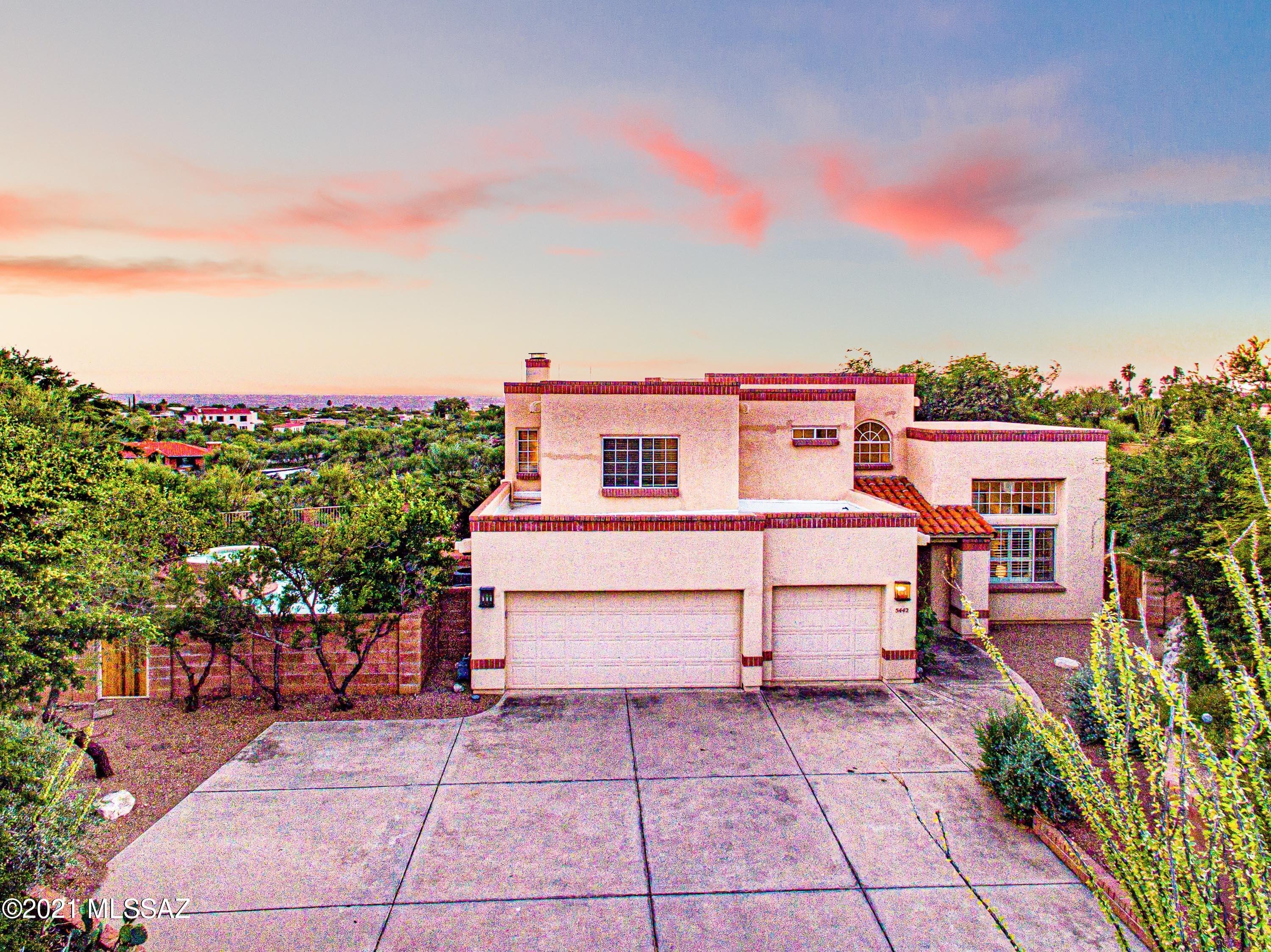 5442 N Crescent Ridge Drive