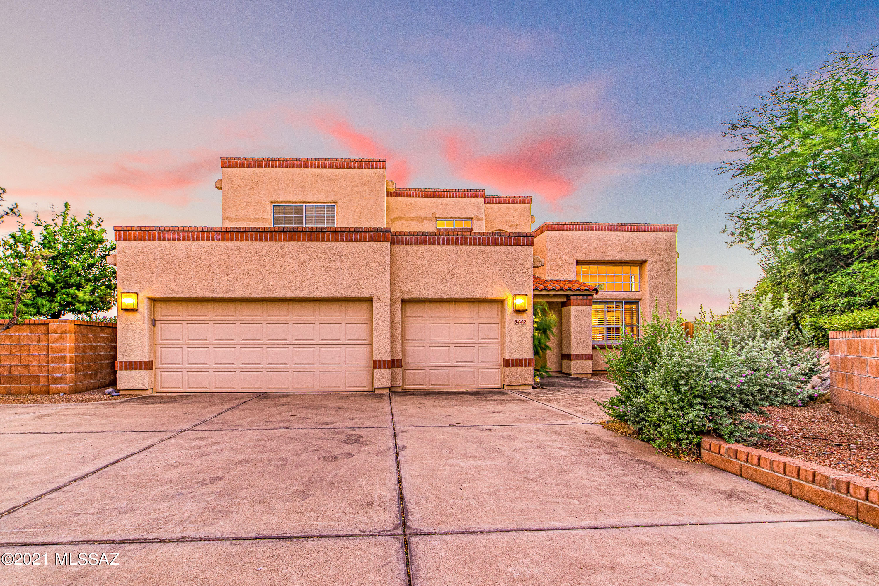 5442 N Crescent Ridge Drive