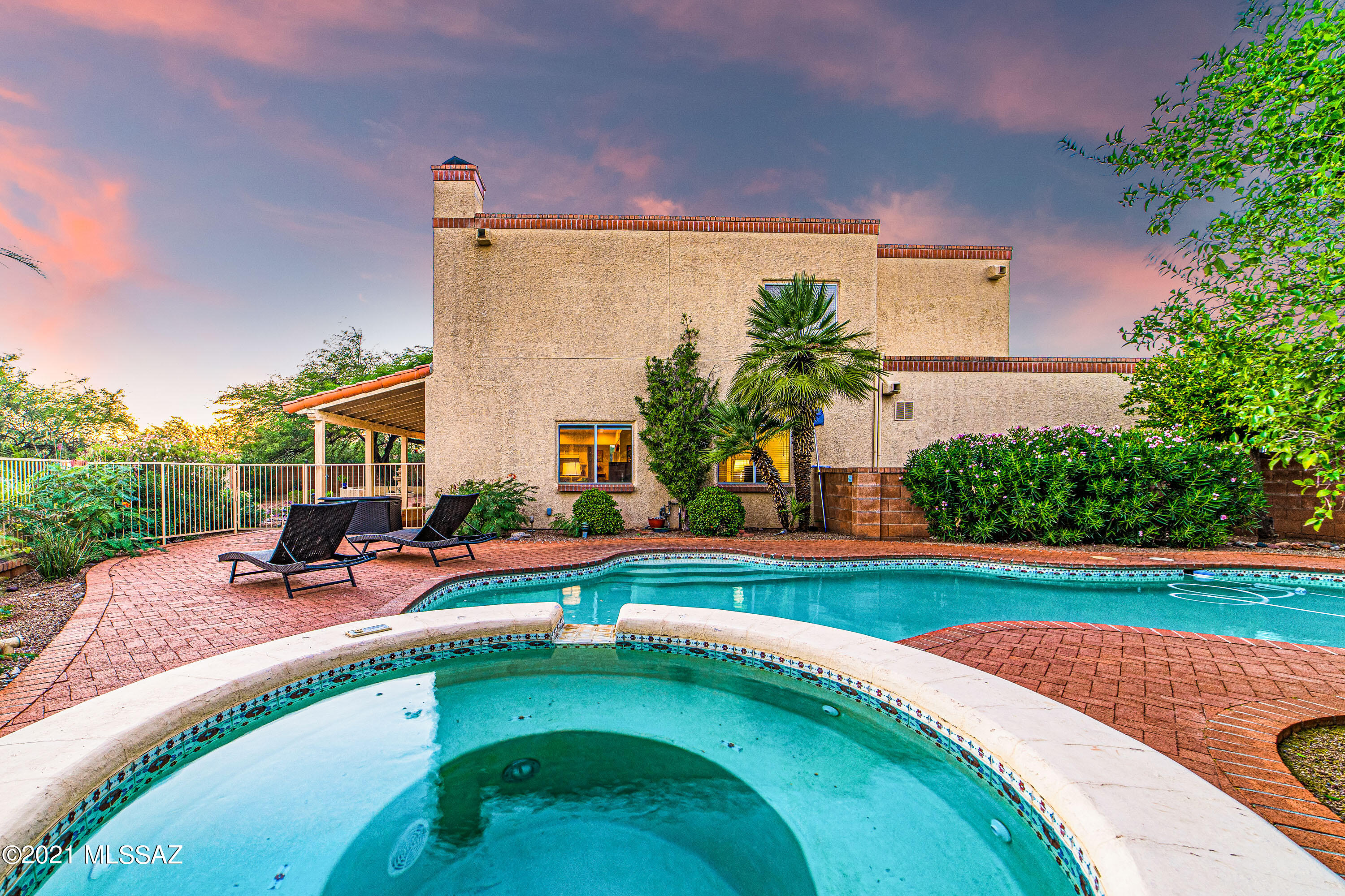 5442 N Crescent Ridge Drive