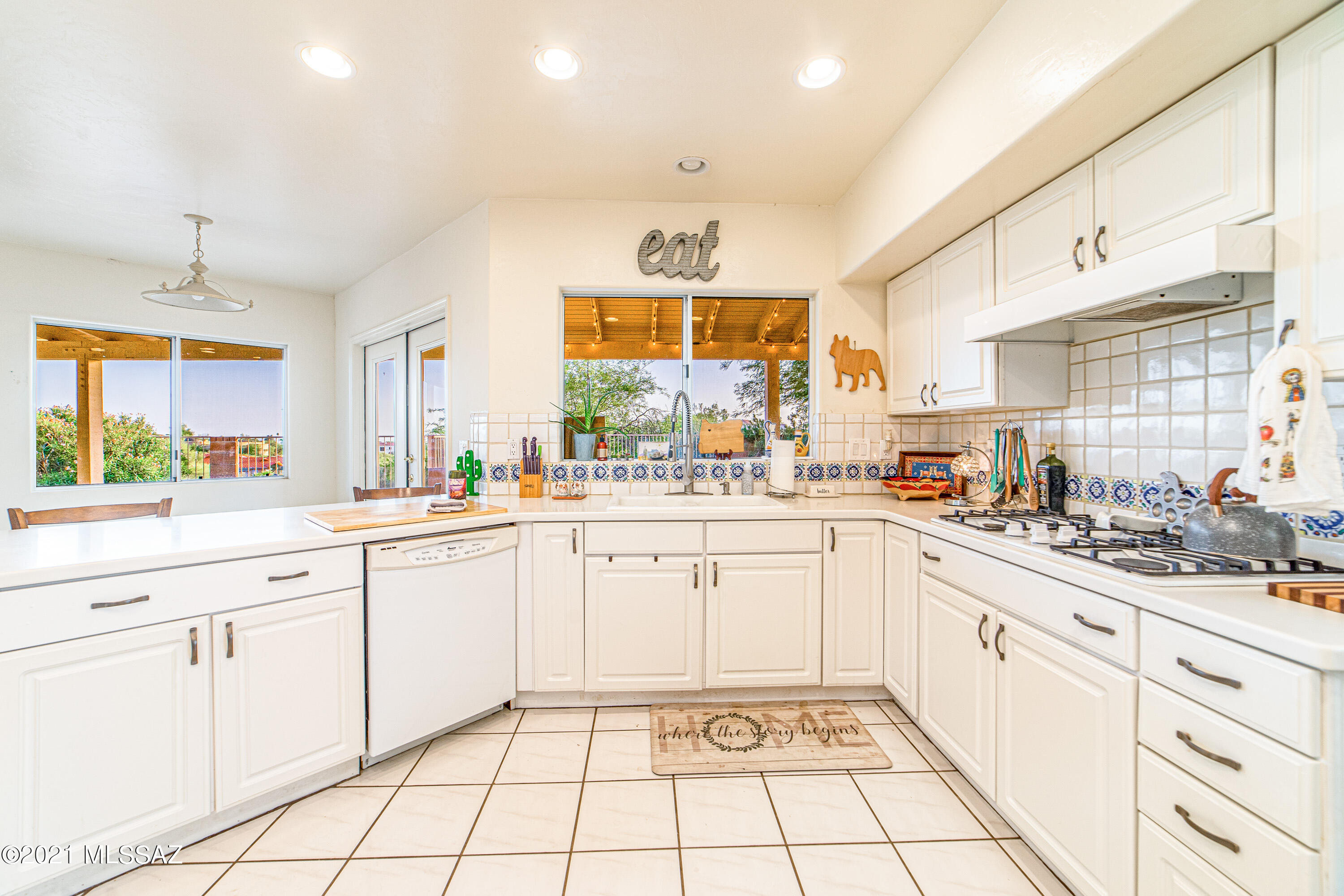 5442 N Crescent Ridge Drive