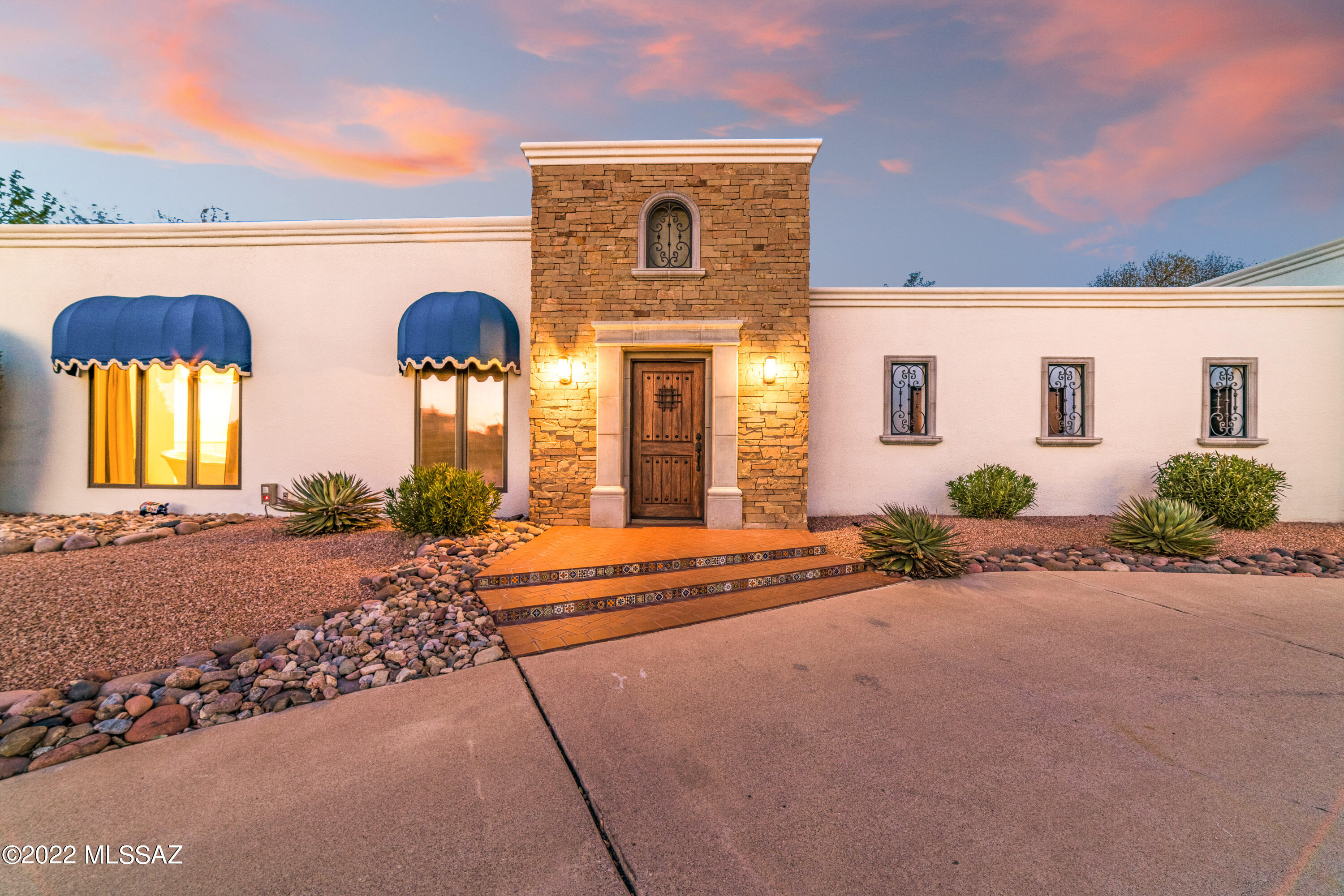 2830 N Calle Ladera