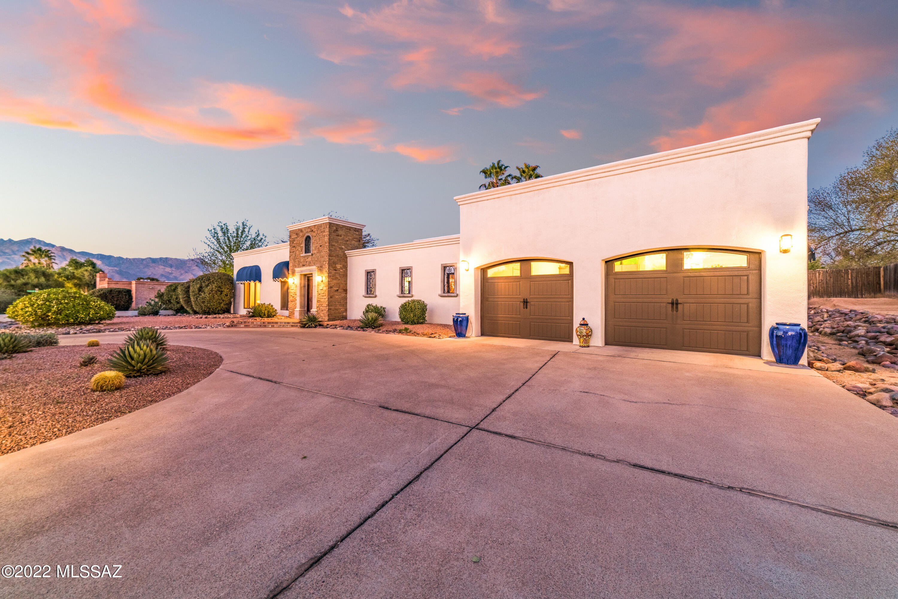 2830 N Calle Ladera