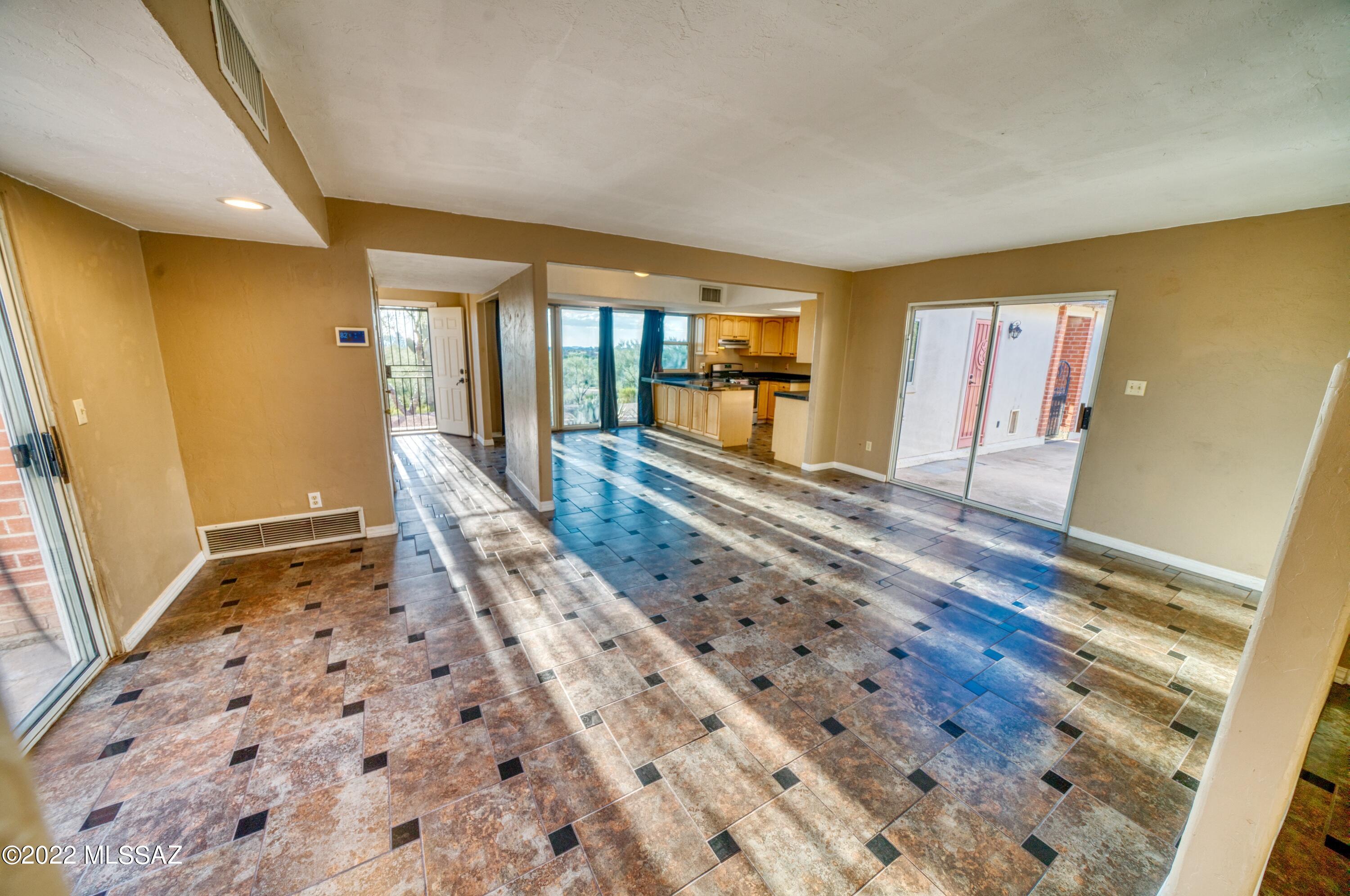 119 W Suffolk Drive