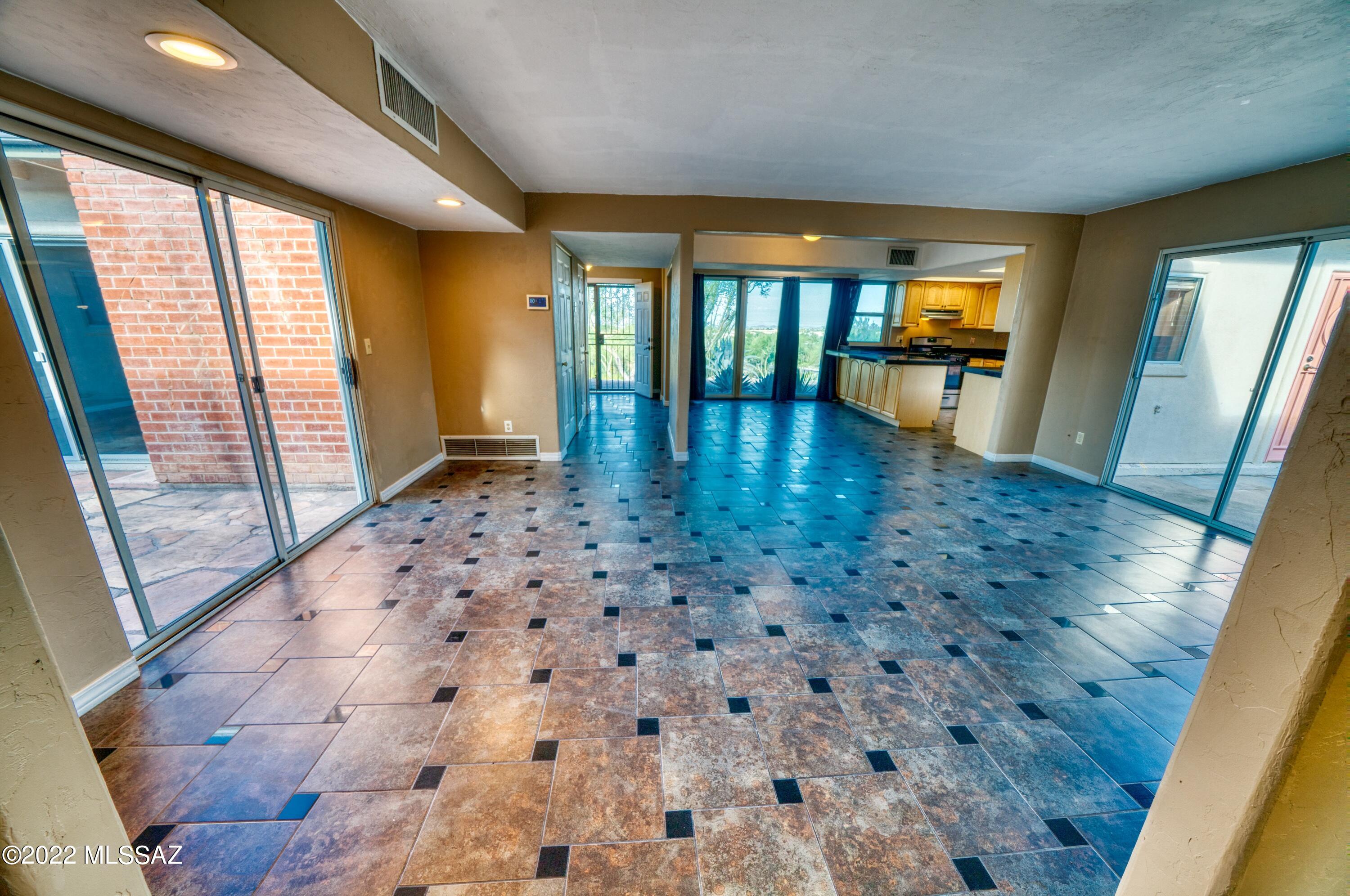 119 W Suffolk Drive