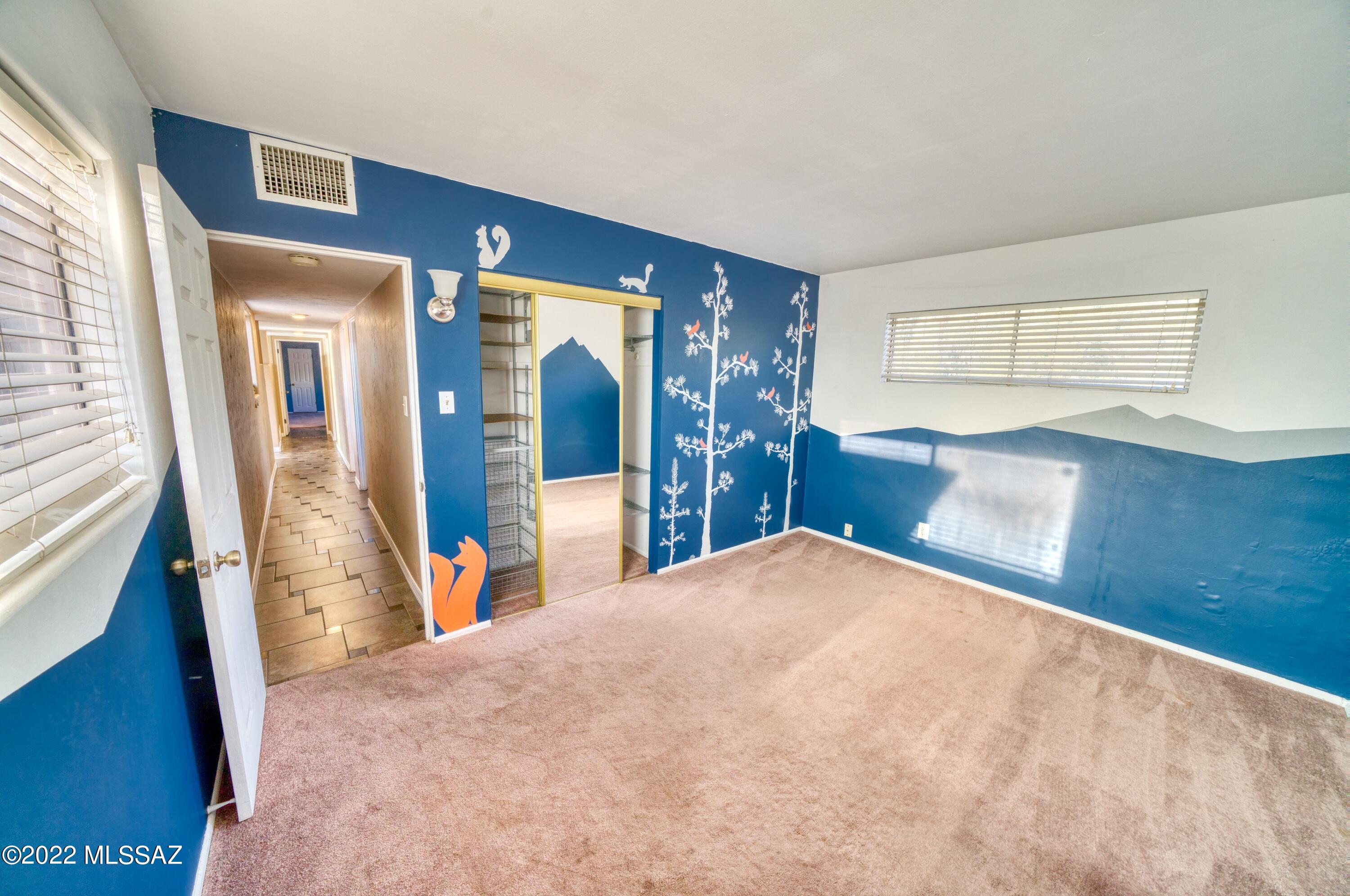 119 W Suffolk Drive