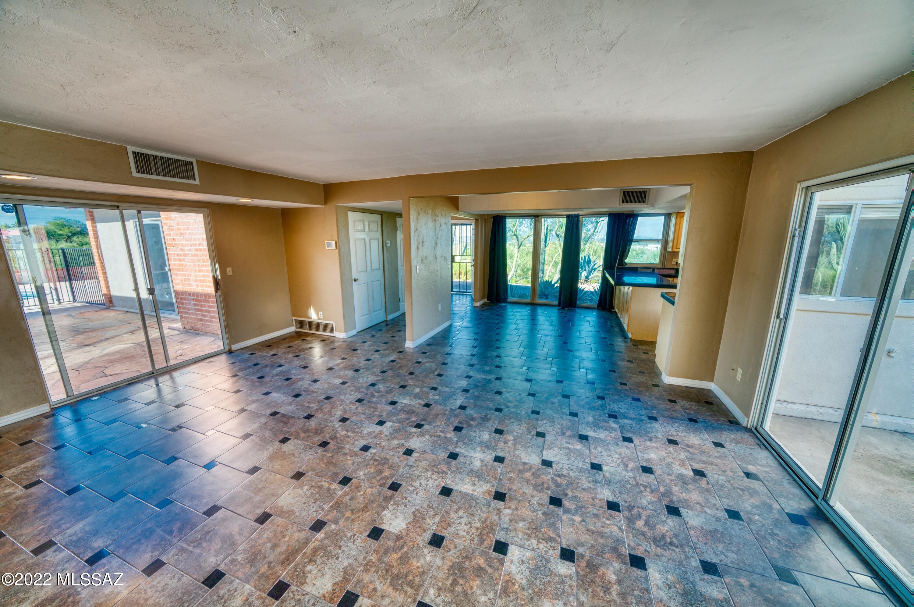 119 W Suffolk Drive