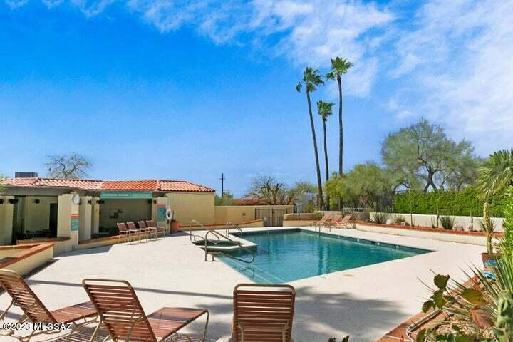 7534 N Palm Circle