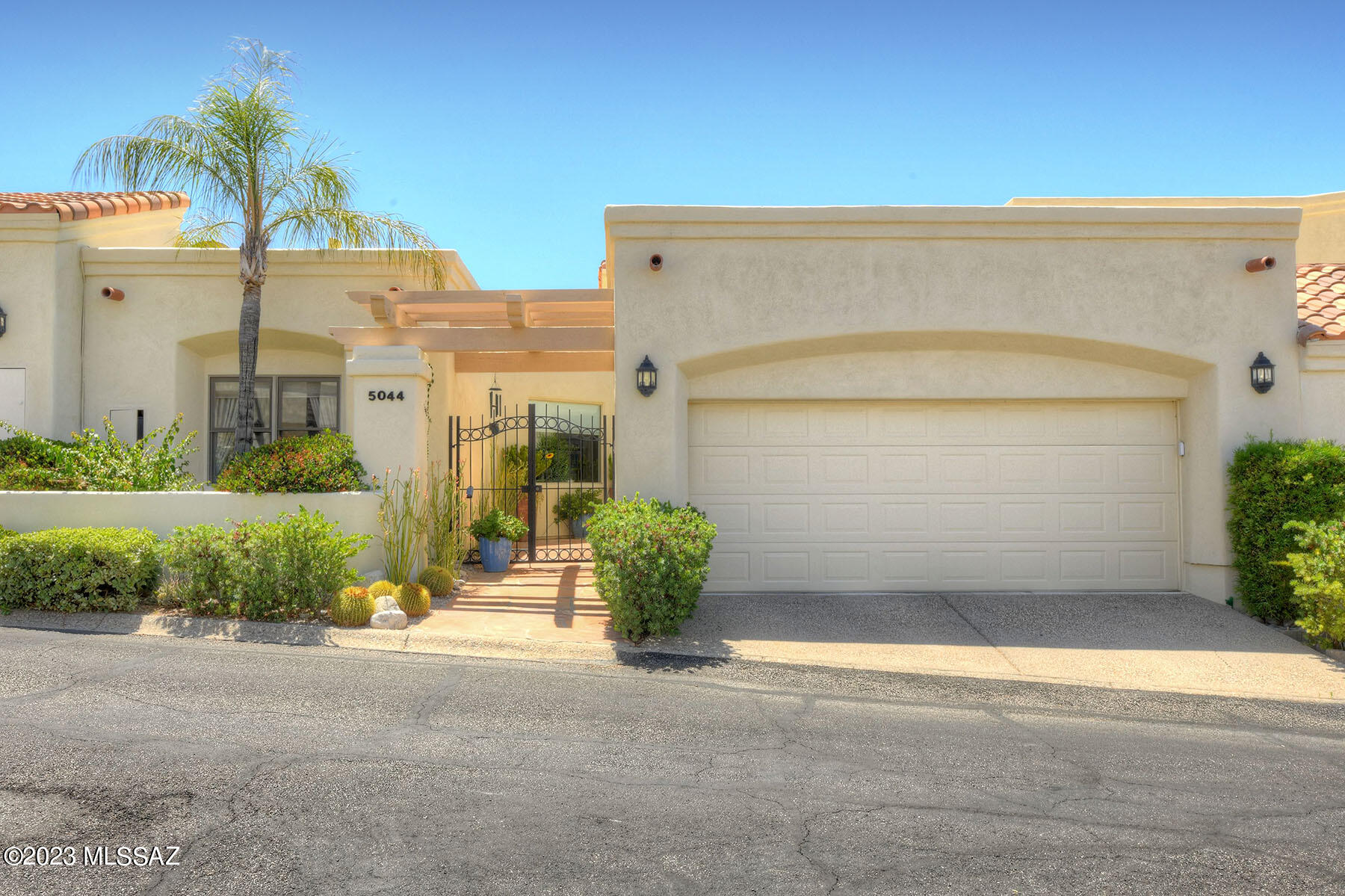 5044 E Calle Brillante