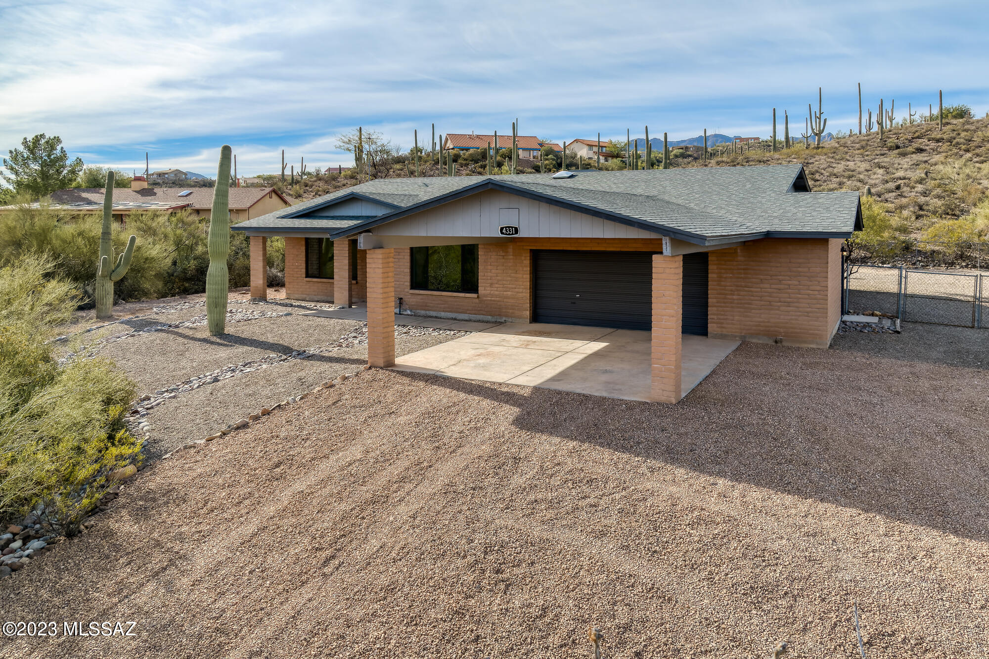 4331 N Paseo Del Barranco