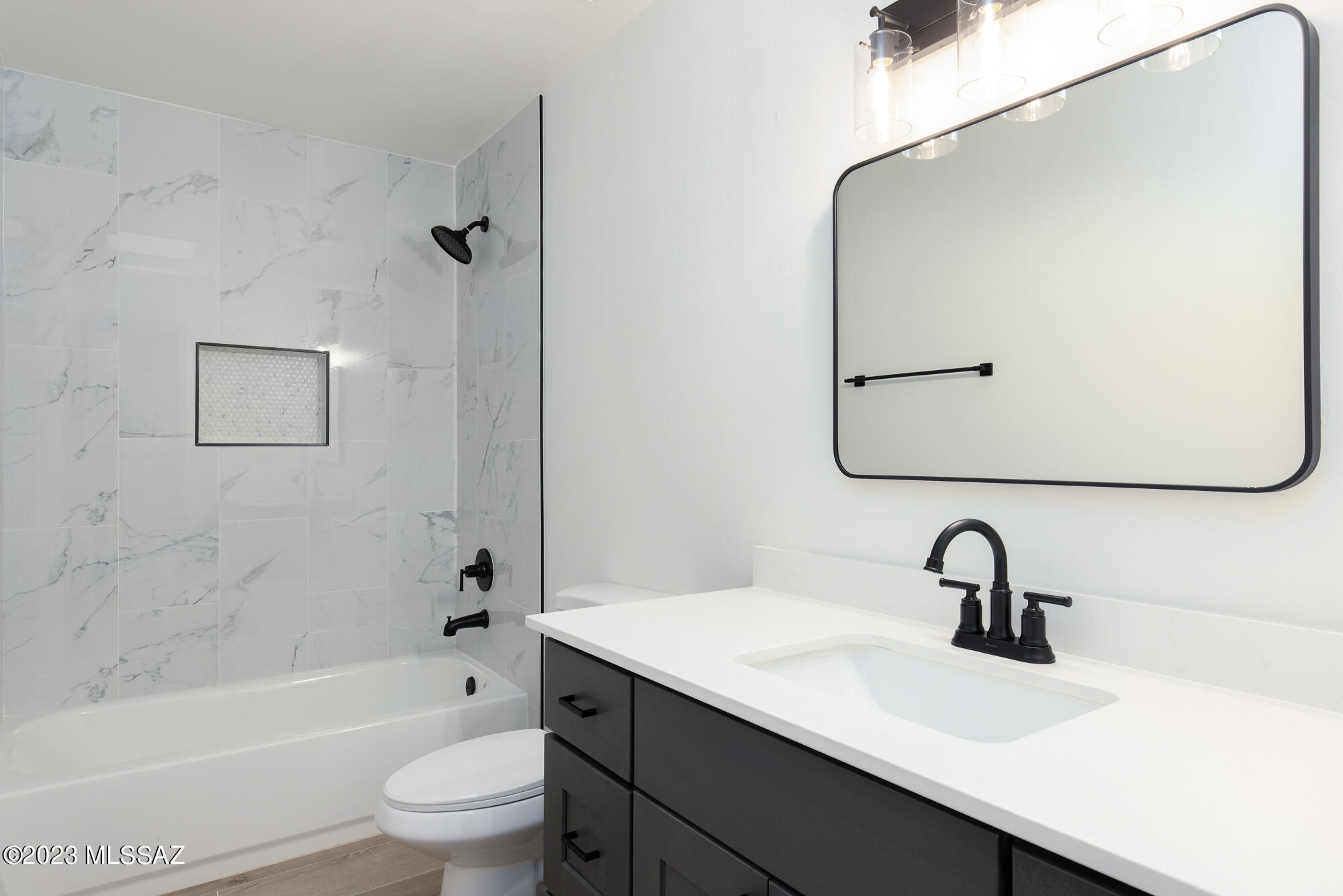 4331 N Paseo Del Barranco