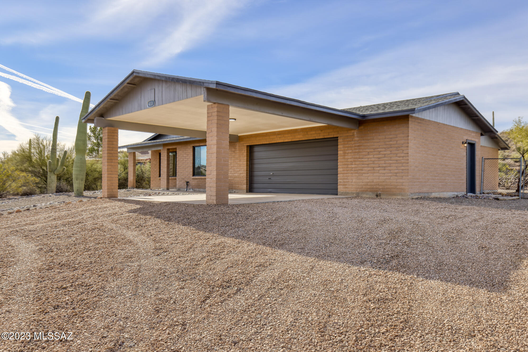4331 N Paseo Del Barranco