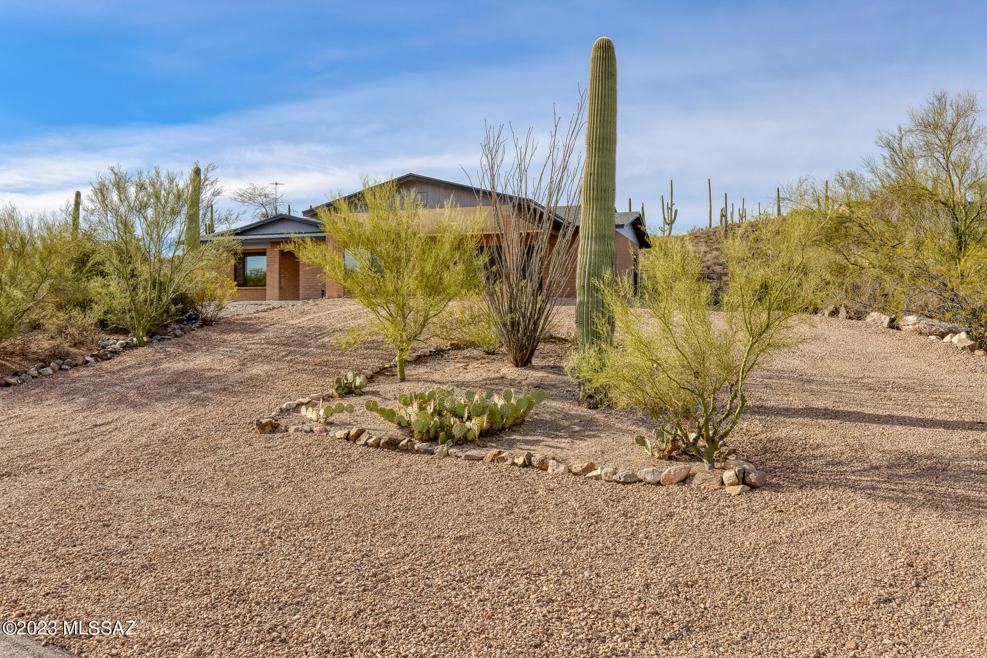 4331 N Paseo Del Barranco