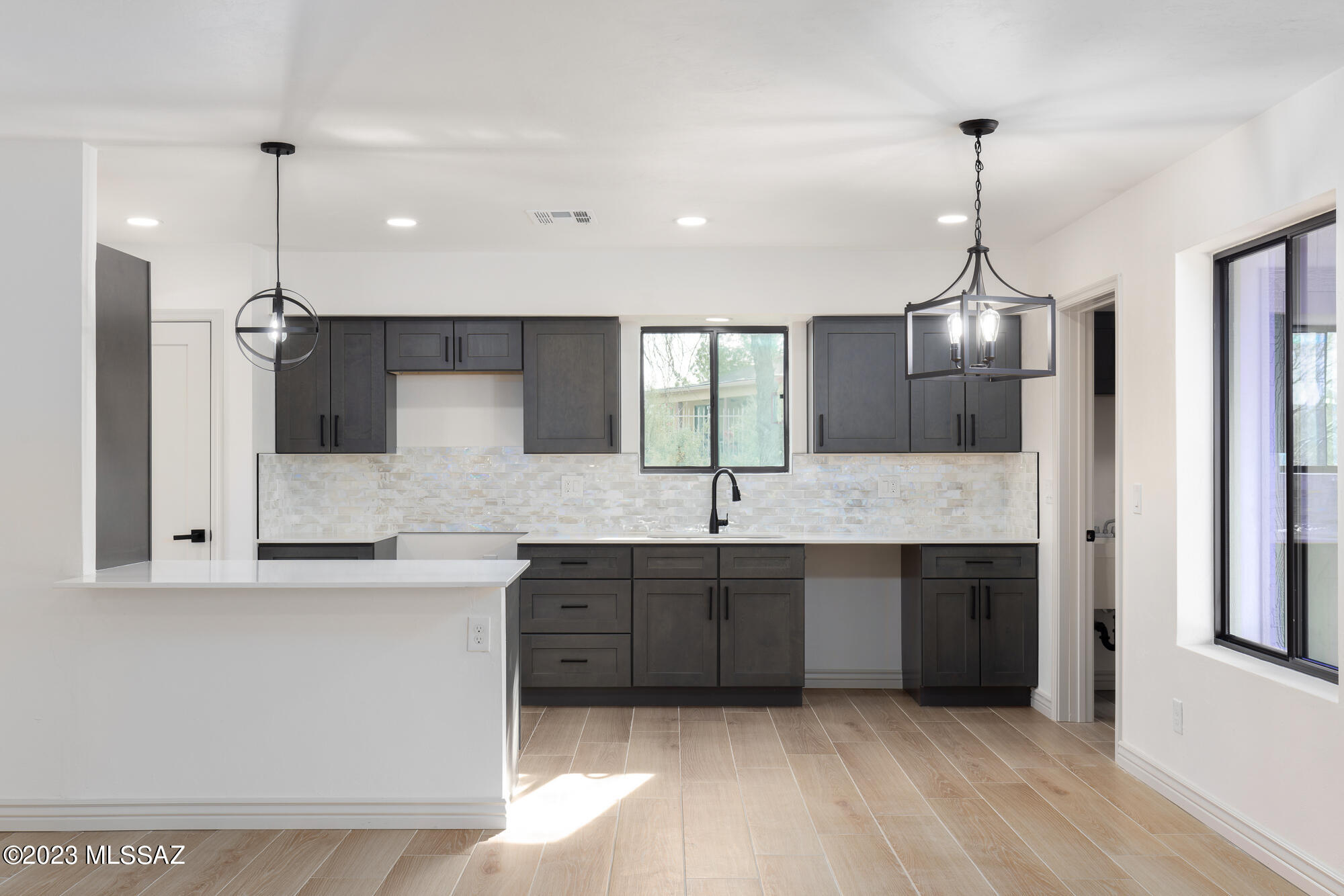 4331 N Paseo Del Barranco