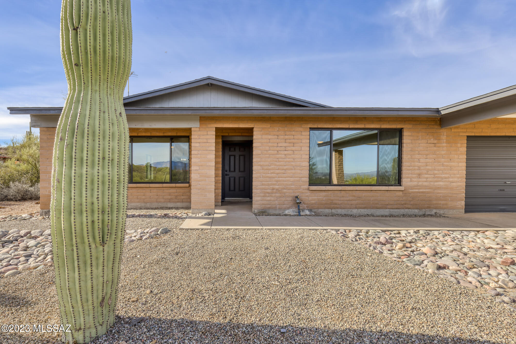 4331 N Paseo Del Barranco