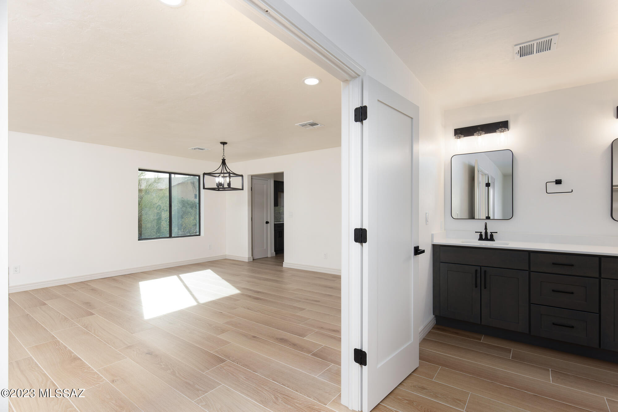 4331 N Paseo Del Barranco