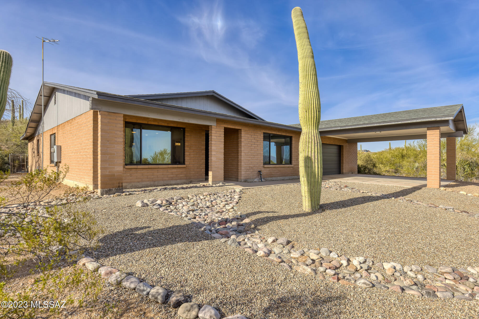 4331 N Paseo Del Barranco