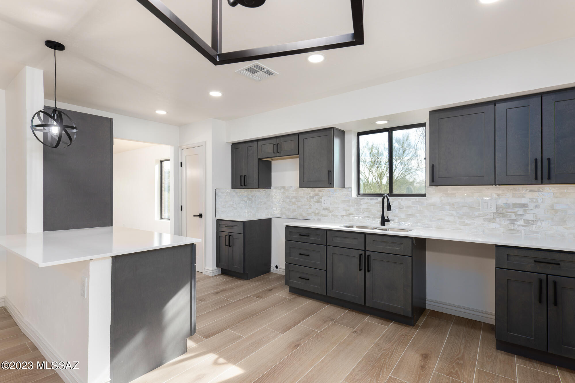 4331 N Paseo Del Barranco