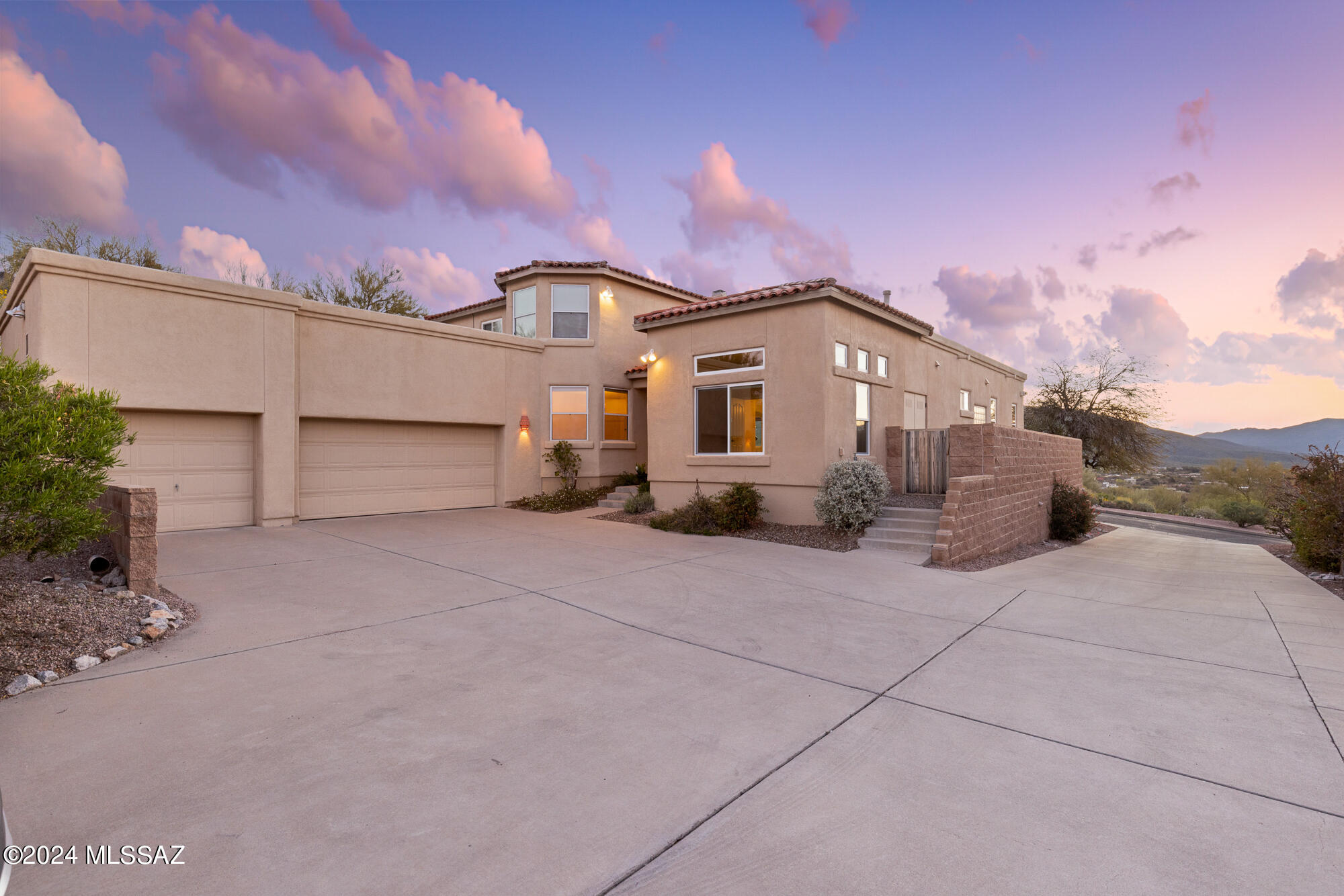 5747 N Placita Paisaje