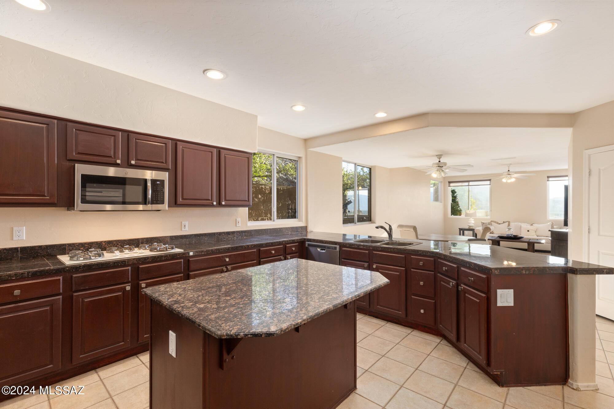 5747 N Placita Paisaje